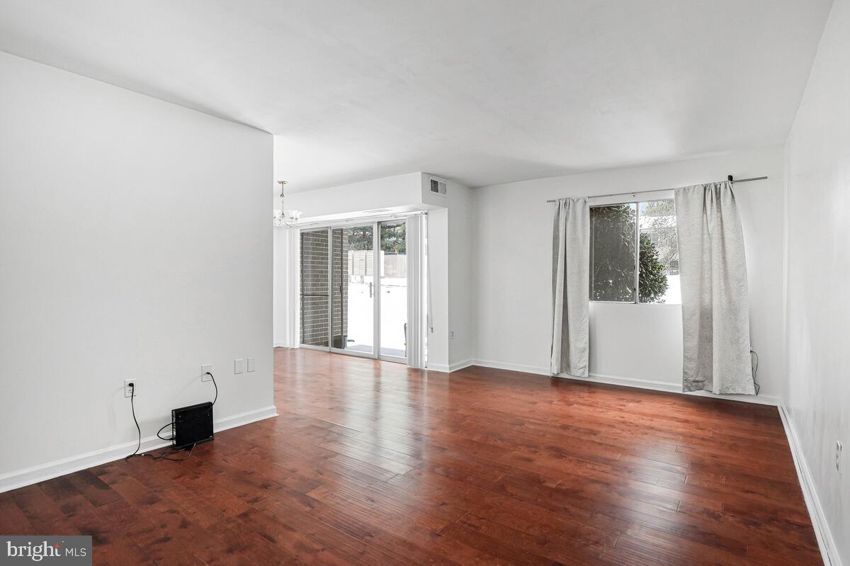 1604 RENATE DR #104, WOODBRIDGE, Virginia 22192, 1 Bedroom Bedrooms, ,1 BathroomBathrooms,Residential,For sale,1604 RENATE DR #104,VAPW2112006 MLS # VAPW2112006