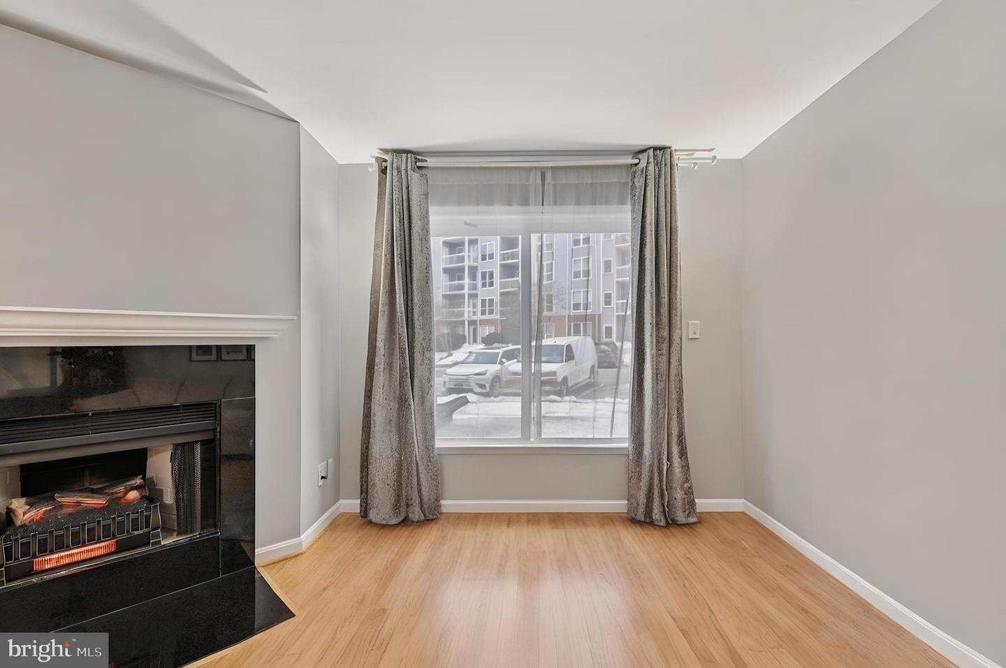 3179 SUMMIT SQUARE DR #2-B6, OAKTON, Virginia 22124, 1 Bedroom Bedrooms, ,1 BathroomBathrooms,Residential,For sale,3179 SUMMIT SQUARE DR #2-B6,VAFX2289432 MLS # VAFX2289432