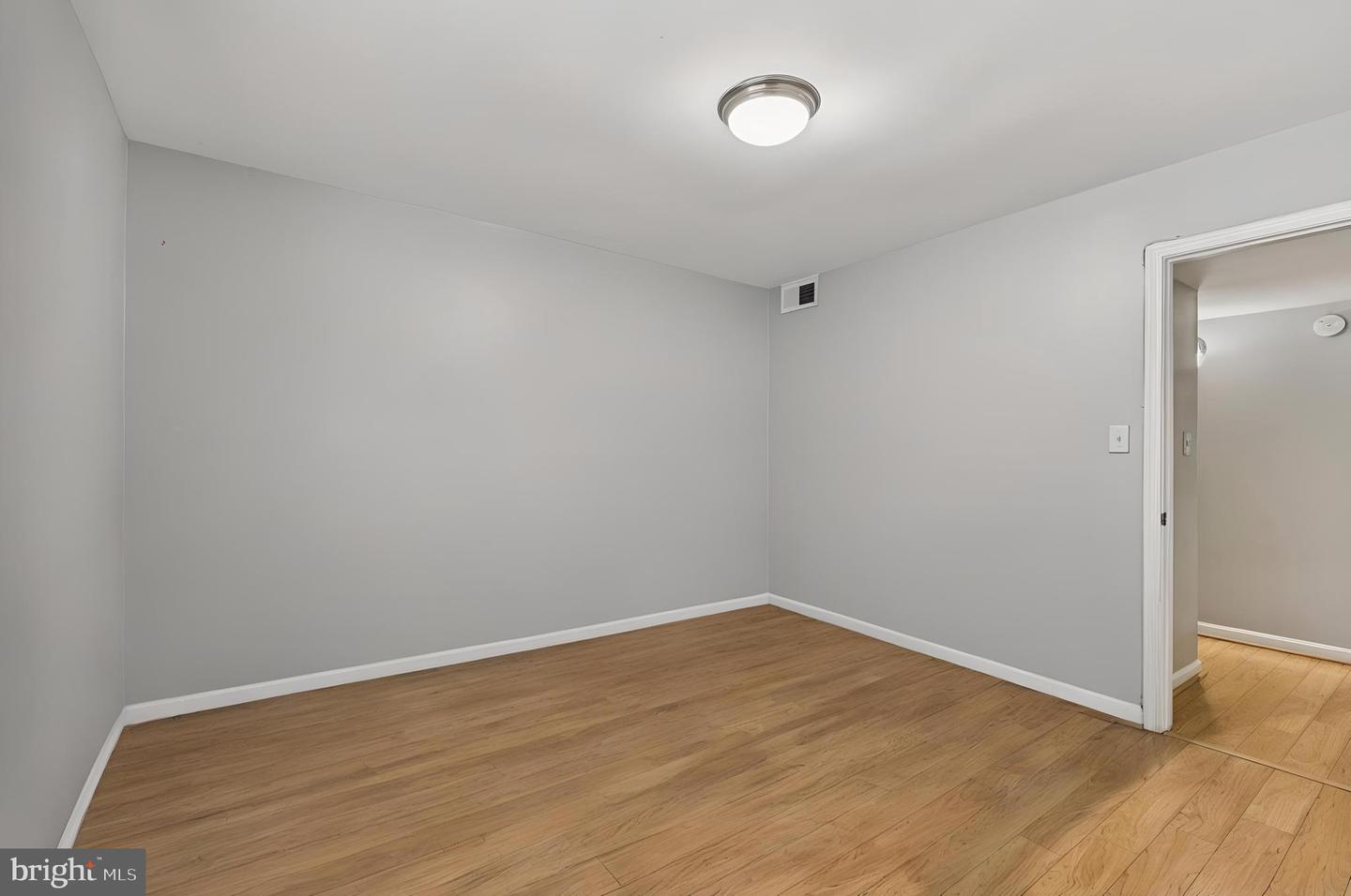 3179 SUMMIT SQUARE DR #2-B6, OAKTON, Virginia 22124, 1 Bedroom Bedrooms, ,1 BathroomBathrooms,Residential,For sale,3179 SUMMIT SQUARE DR #2-B6,VAFX2289432 MLS # VAFX2289432