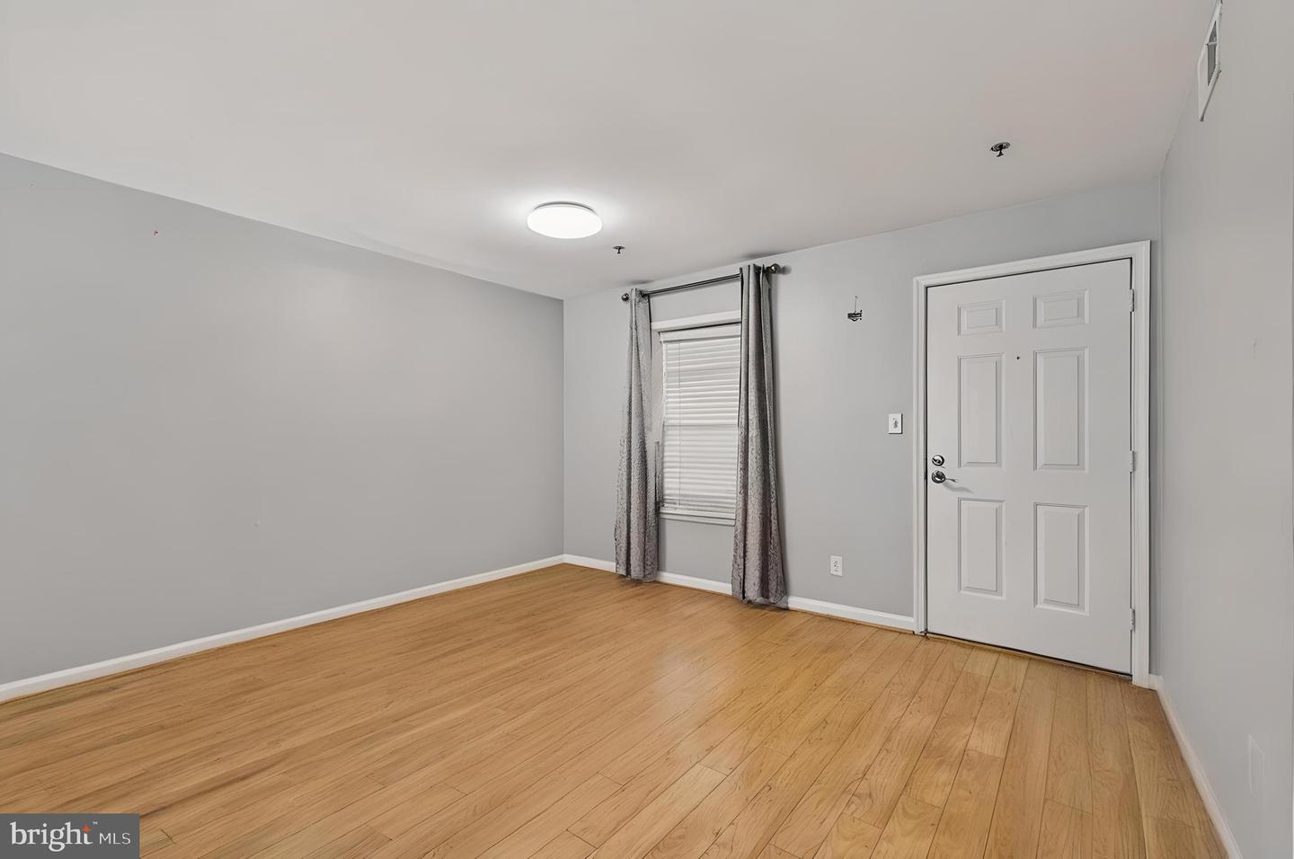 3179 SUMMIT SQUARE DR #2-B6, OAKTON, Virginia 22124, 1 Bedroom Bedrooms, ,1 BathroomBathrooms,Residential,For sale,3179 SUMMIT SQUARE DR #2-B6,VAFX2289432 MLS # VAFX2289432