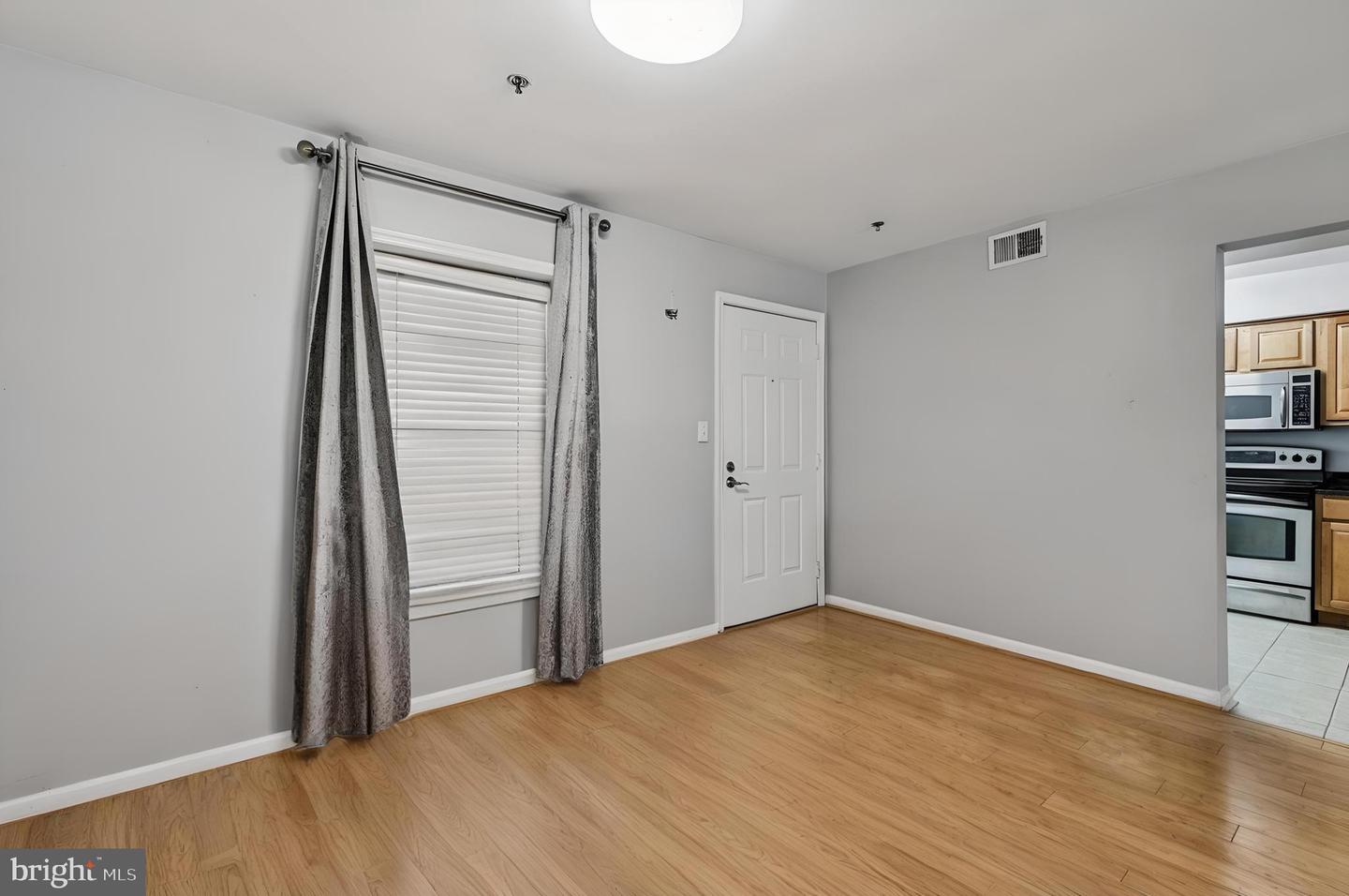 3179 SUMMIT SQUARE DR #2-B6, OAKTON, Virginia 22124, 1 Bedroom Bedrooms, ,1 BathroomBathrooms,Residential,For sale,3179 SUMMIT SQUARE DR #2-B6,VAFX2289432 MLS # VAFX2289432