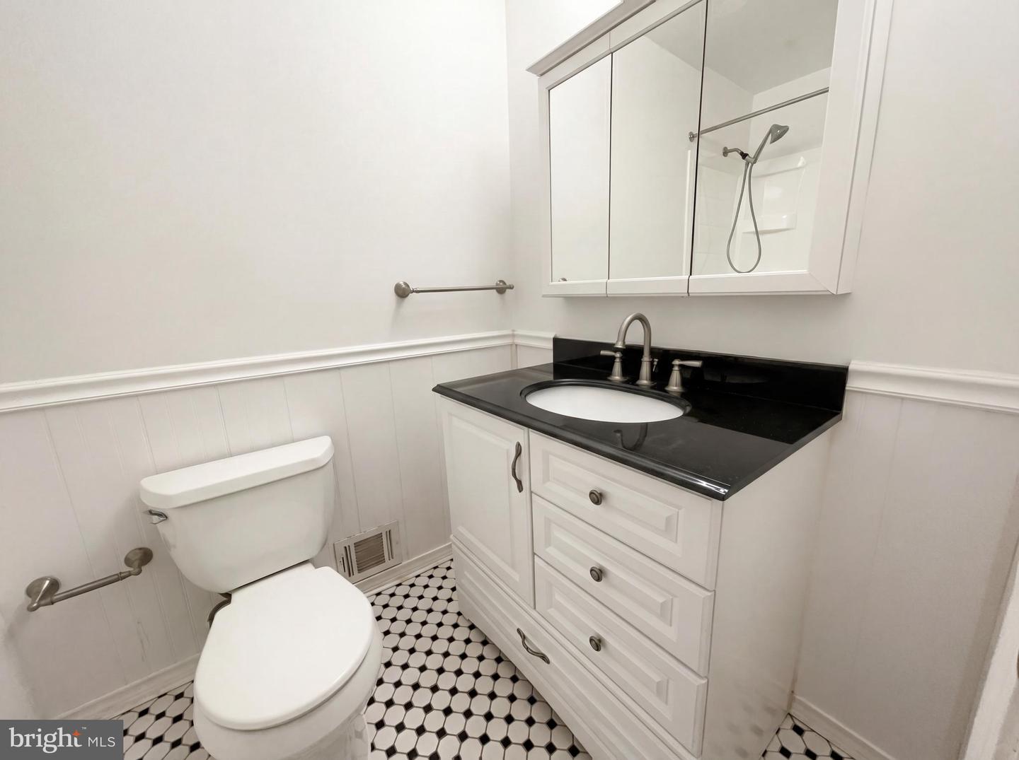 114 APPLEWOOD CT, HAMILTON, Virginia 20158, 3 Bedrooms Bedrooms, ,2 BathroomsBathrooms,Residential,For sale,114 APPLEWOOD CT,VALO2115424 MLS # VALO2115424