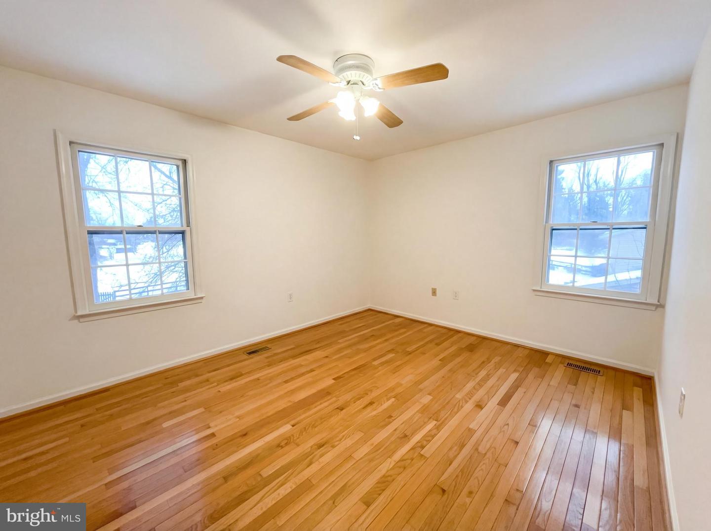 114 APPLEWOOD CT, HAMILTON, Virginia 20158, 3 Bedrooms Bedrooms, ,2 BathroomsBathrooms,Residential,For sale,114 APPLEWOOD CT,VALO2115424 MLS # VALO2115424