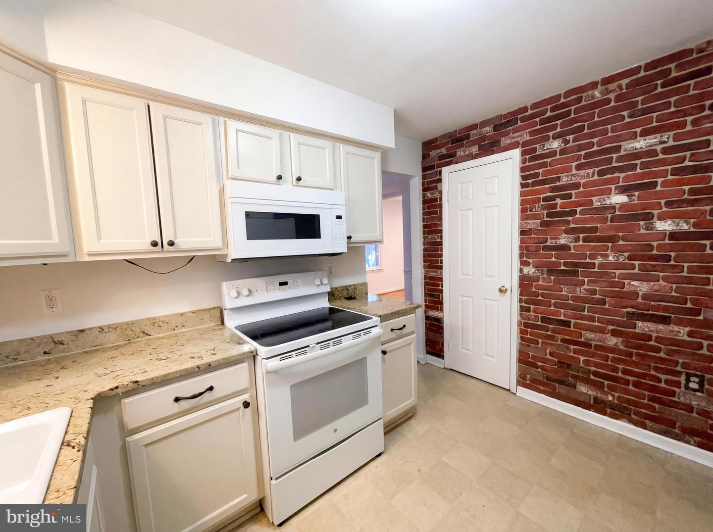 114 APPLEWOOD CT, HAMILTON, Virginia 20158, 3 Bedrooms Bedrooms, ,2 BathroomsBathrooms,Residential,For sale,114 APPLEWOOD CT,VALO2115424 MLS # VALO2115424