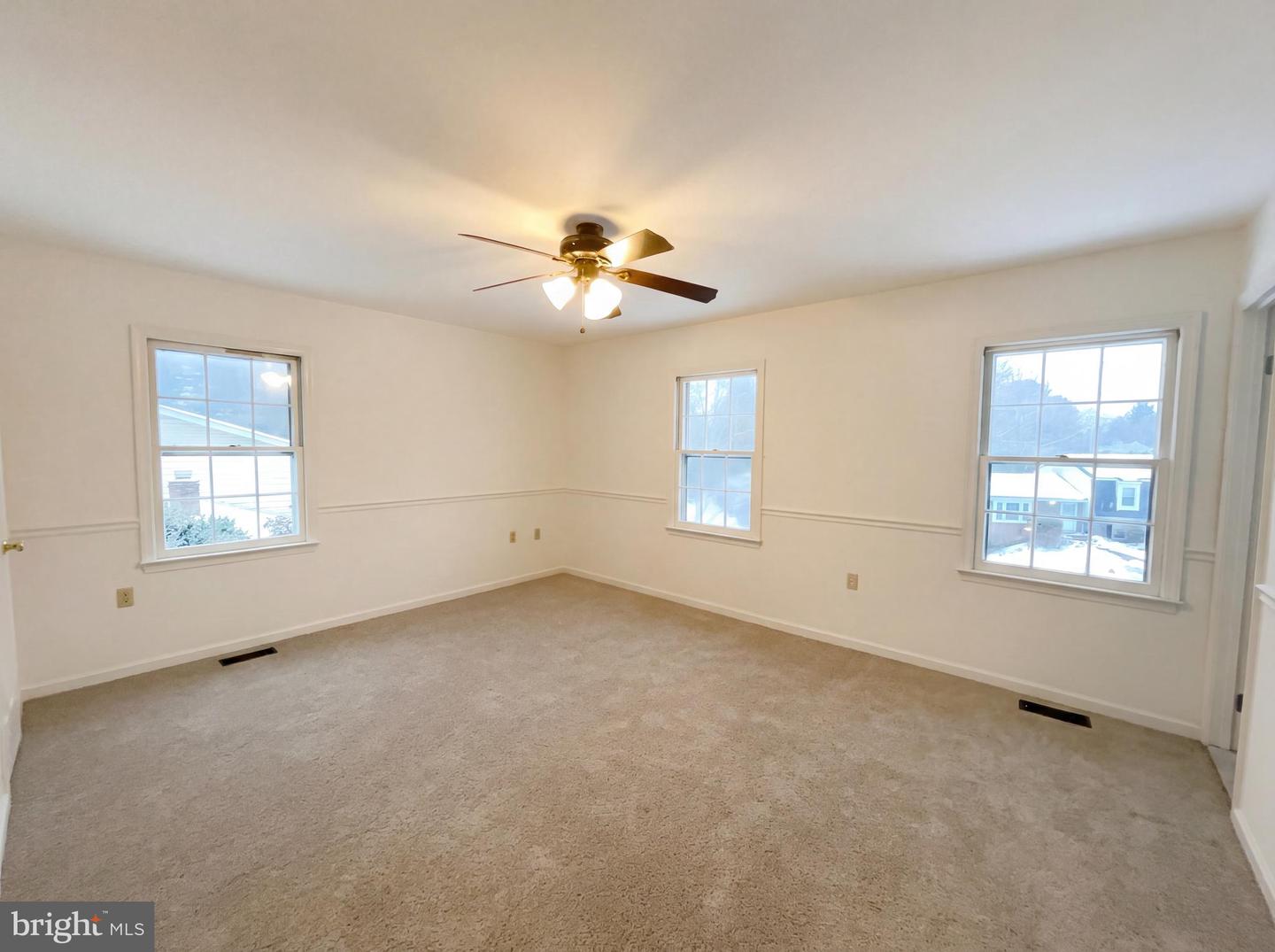 114 APPLEWOOD CT, HAMILTON, Virginia 20158, 3 Bedrooms Bedrooms, ,2 BathroomsBathrooms,Residential,For sale,114 APPLEWOOD CT,VALO2115424 MLS # VALO2115424