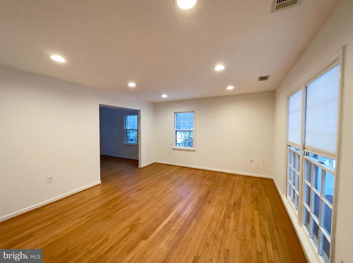 114 APPLEWOOD CT, HAMILTON, Virginia 20158, 3 Bedrooms Bedrooms, ,2 BathroomsBathrooms,Residential,For sale,114 APPLEWOOD CT,VALO2115424 MLS # VALO2115424