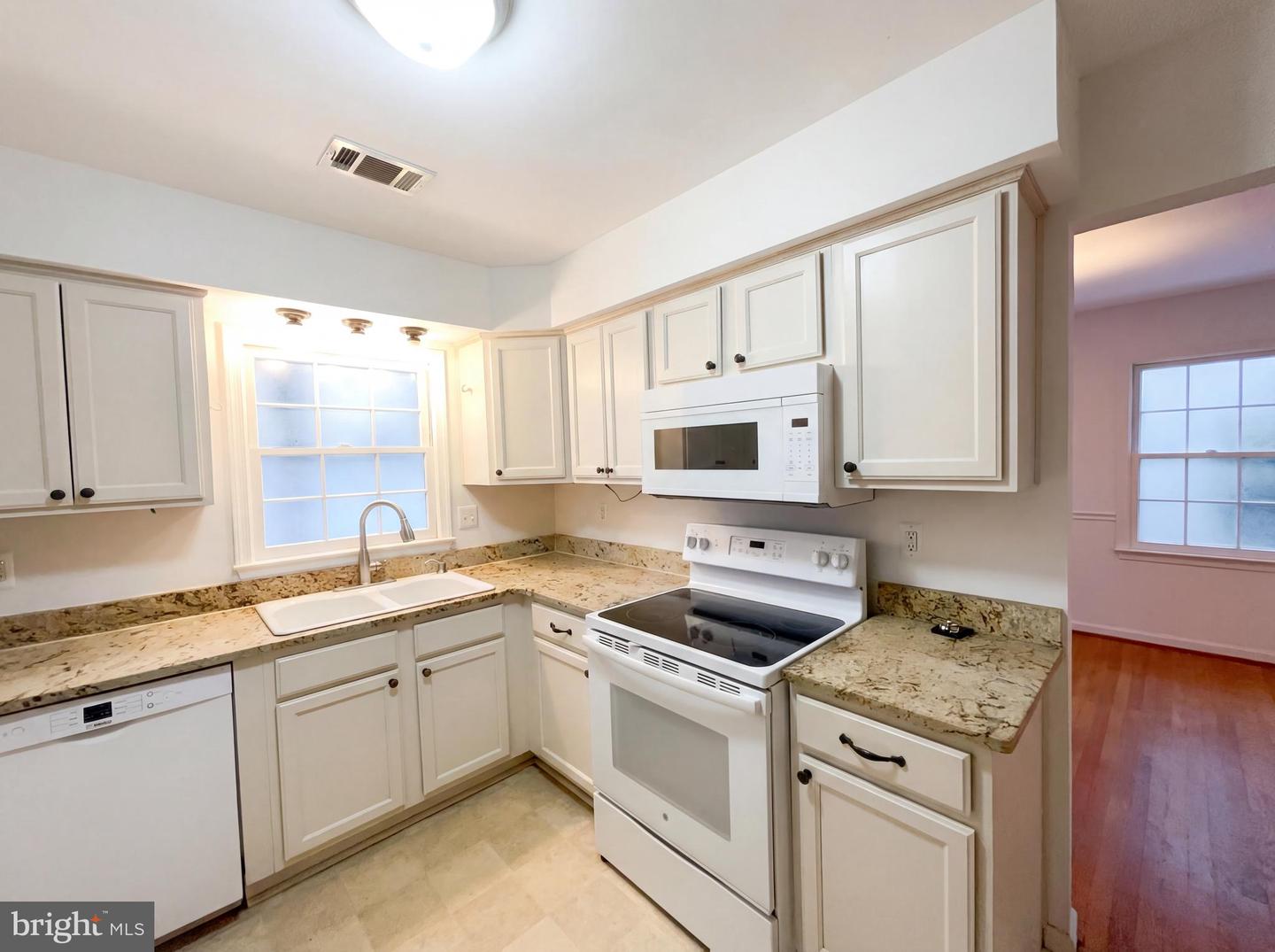 114 APPLEWOOD CT, HAMILTON, Virginia 20158, 3 Bedrooms Bedrooms, ,2 BathroomsBathrooms,Residential,For sale,114 APPLEWOOD CT,VALO2115424 MLS # VALO2115424