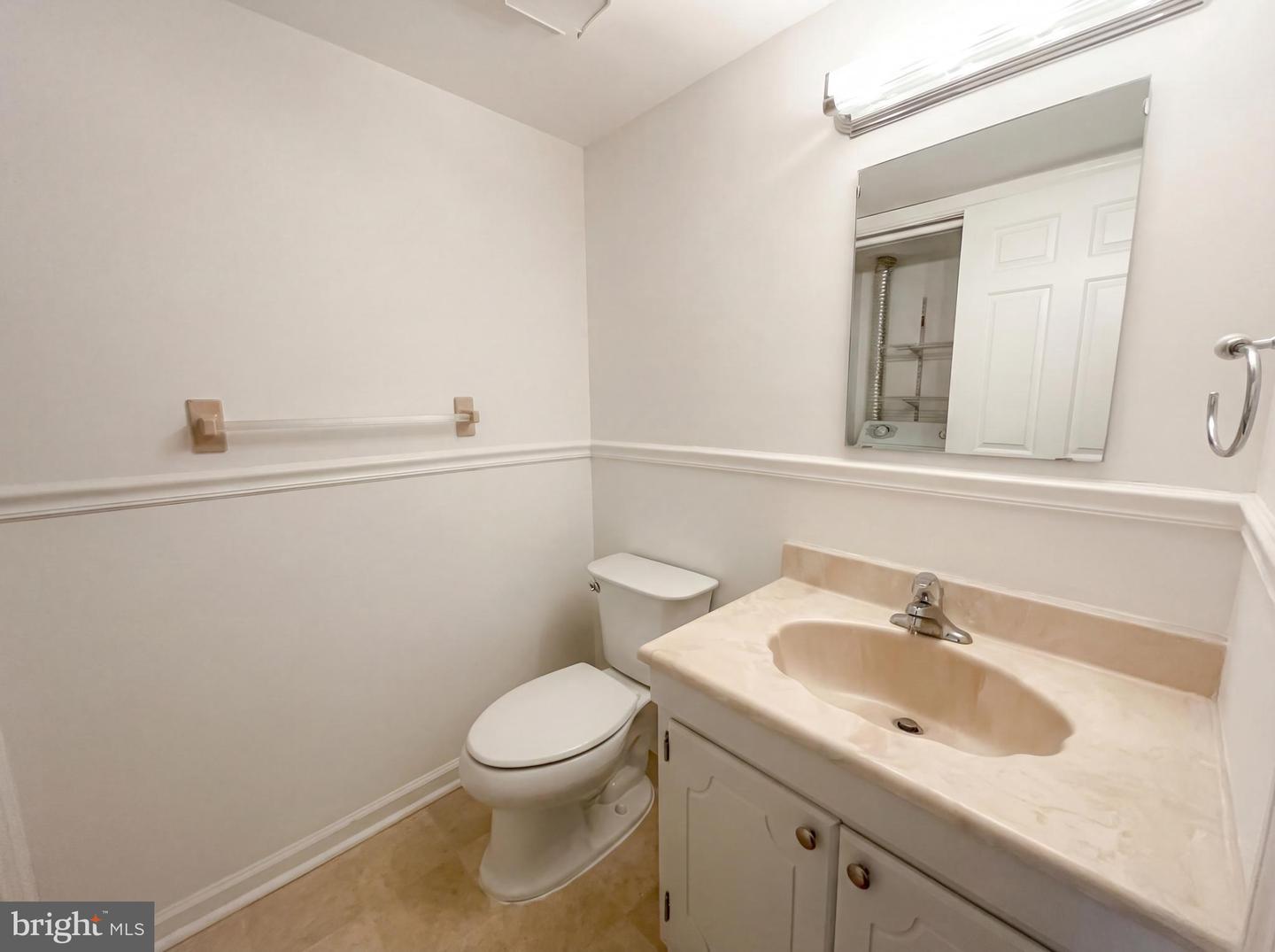 114 APPLEWOOD CT, HAMILTON, Virginia 20158, 3 Bedrooms Bedrooms, ,2 BathroomsBathrooms,Residential,For sale,114 APPLEWOOD CT,VALO2115424 MLS # VALO2115424