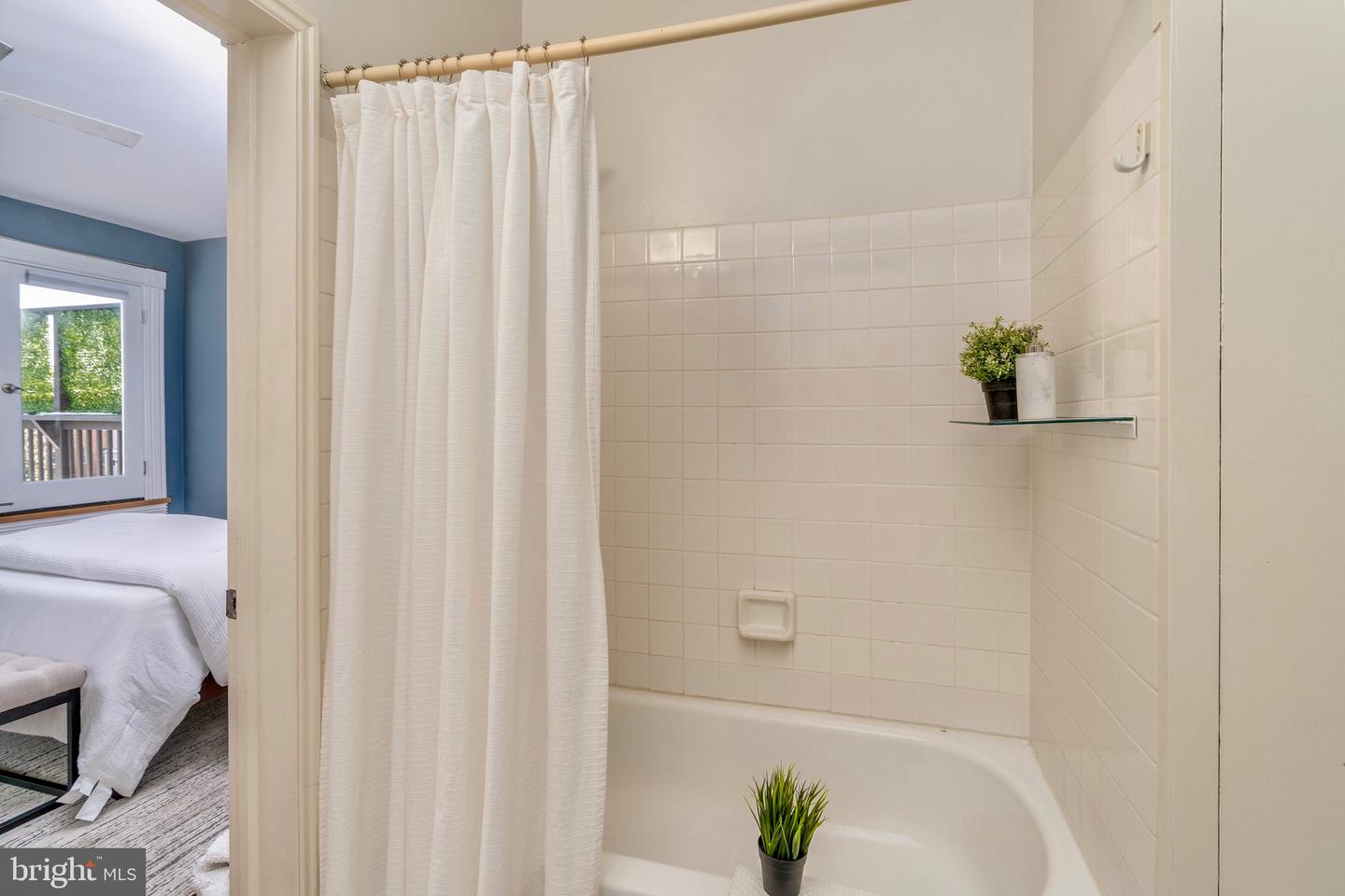 1817 19TH ST NW #3, WASHINGTON, District Of Columbia 20009, 1 Bedroom Bedrooms, ,1 BathroomBathrooms,Residential,For sale,1817 19TH ST NW #3,DCDC2245114 MLS # DCDC2245114