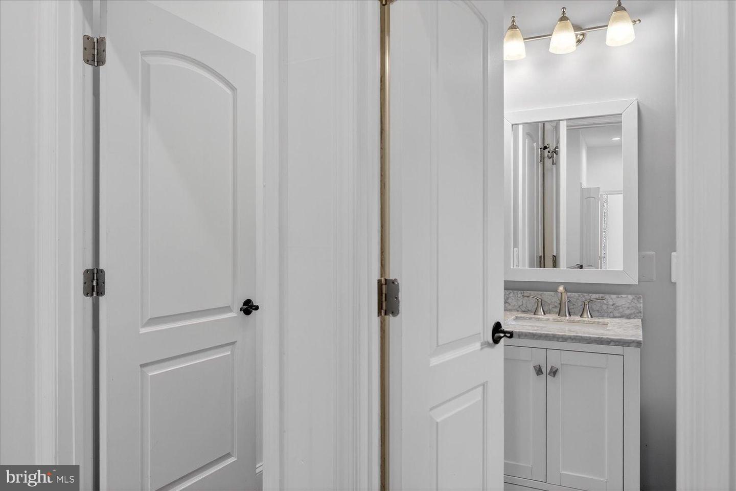 612 9TH ST NE, WASHINGTON, District Of Columbia 20002, 4 Bedrooms Bedrooms, 8 Rooms Rooms,3 BathroomsBathrooms,Residential,For sale,612 9TH ST NE,DCDC2245116 MLS # DCDC2245116