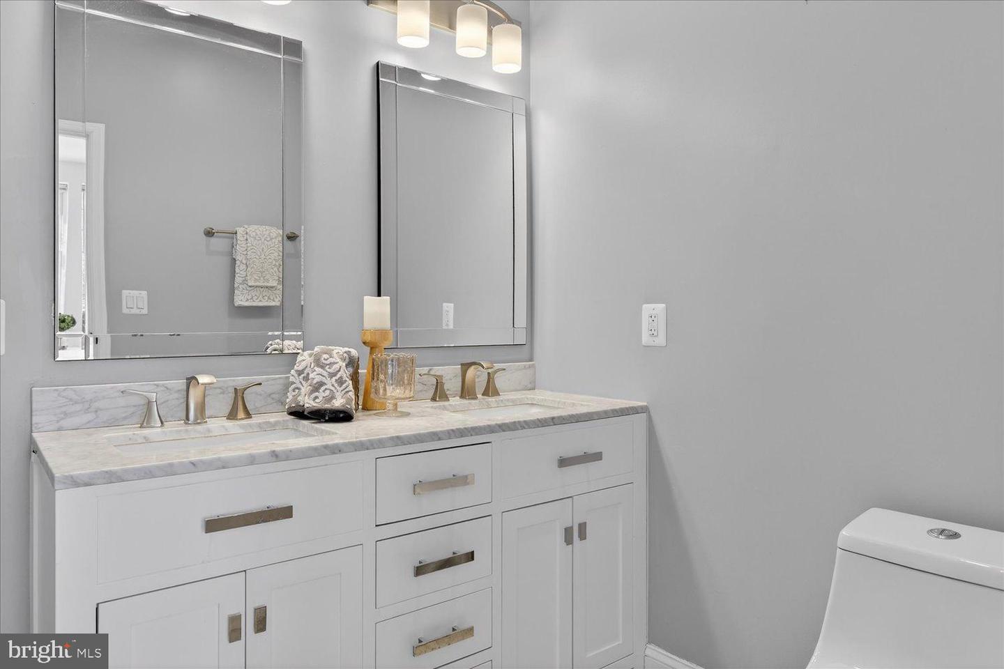 612 9TH ST NE, WASHINGTON, District Of Columbia 20002, 4 Bedrooms Bedrooms, 8 Rooms Rooms,3 BathroomsBathrooms,Residential,For sale,612 9TH ST NE,DCDC2245116 MLS # DCDC2245116