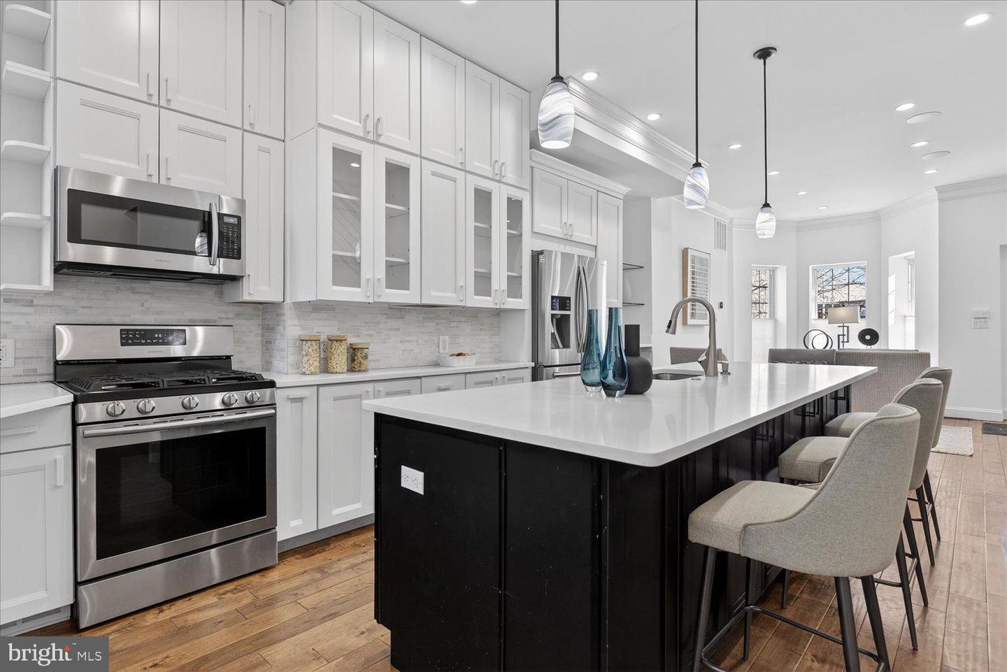 612 9TH ST NE, WASHINGTON, District Of Columbia 20002, 4 Bedrooms Bedrooms, 8 Rooms Rooms,3 BathroomsBathrooms,Residential,For sale,612 9TH ST NE,DCDC2245116 MLS # DCDC2245116