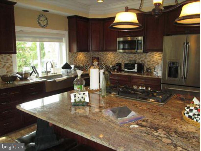 1465 MAYHURST BLVD, MCLEAN, Virginia 22102, 7 Bedrooms Bedrooms, 9 Rooms Rooms,5 BathroomsBathrooms,Residential,For sale,1465 MAYHURST BLVD,VAFX2289600 MLS # VAFX2289600