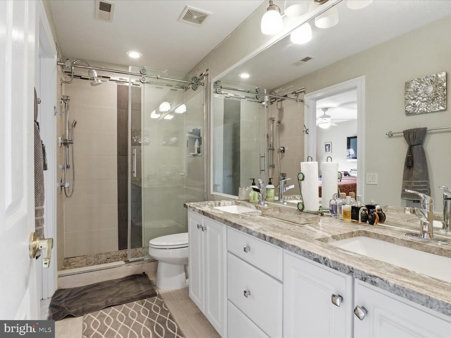 1465 MAYHURST BLVD, MCLEAN, Virginia 22102, 7 Bedrooms Bedrooms, 9 Rooms Rooms,5 BathroomsBathrooms,Residential,For sale,1465 MAYHURST BLVD,VAFX2289600 MLS # VAFX2289600