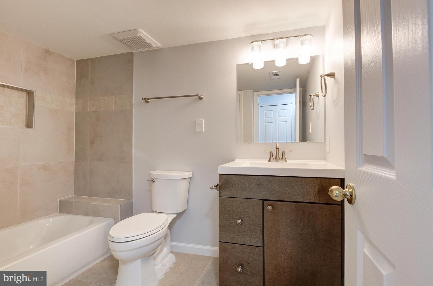 20600 CORNSTALK TER #202, ASHBURN, Virginia 20147, 2 Bedrooms Bedrooms, ,2 BathroomsBathrooms,Residential,For sale,20600 CORNSTALK TER #202,VALO2115436 MLS # VALO2115436