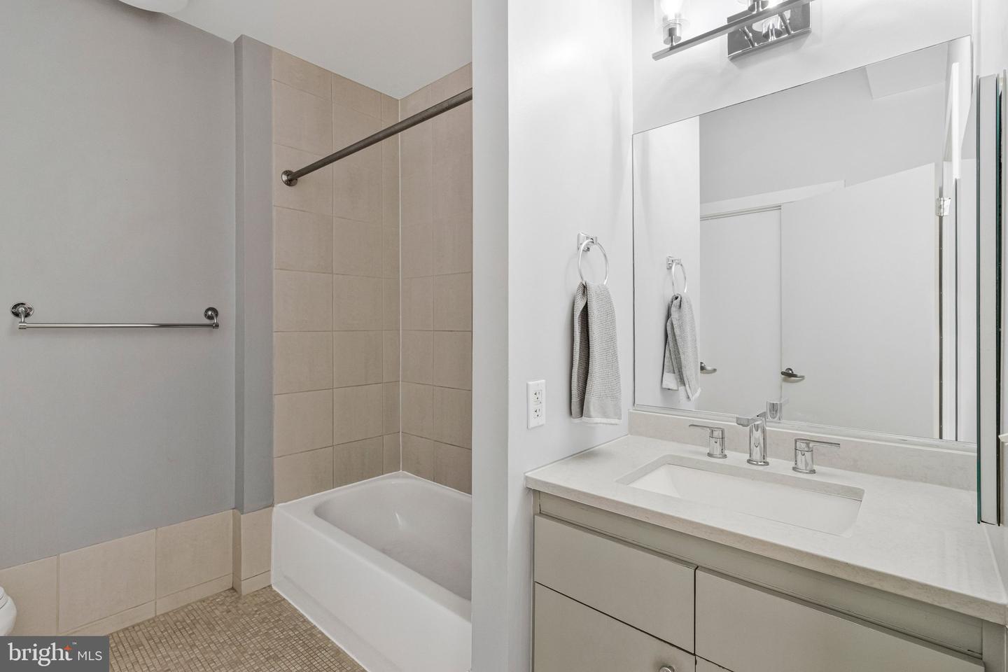 1000 NEW JERSEY AVE SE #1212, WASHINGTON, District Of Columbia 20003, 1 Bedroom Bedrooms, ,1 BathroomBathrooms,Residential,For sale,1000 NEW JERSEY AVE SE #1212,DCDC2245164 MLS # DCDC2245164