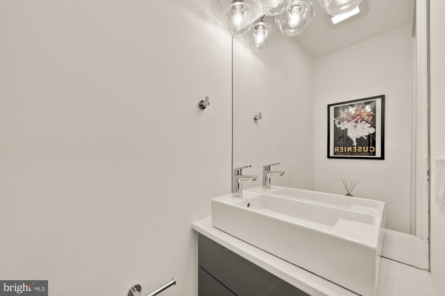 2315 ONTARIO RD NW #1, WASHINGTON, District Of Columbia 20009, 2 Bedrooms Bedrooms, ,2 BathroomsBathrooms,Residential,For sale,2315 ONTARIO RD NW #1,DCDC2245248 MLS # DCDC2245248