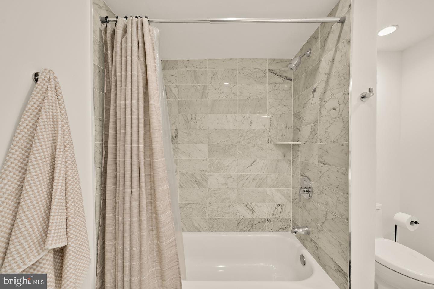 2315 ONTARIO RD NW #1, WASHINGTON, District Of Columbia 20009, 2 Bedrooms Bedrooms, ,2 BathroomsBathrooms,Residential,For sale,2315 ONTARIO RD NW #1,DCDC2245248 MLS # DCDC2245248