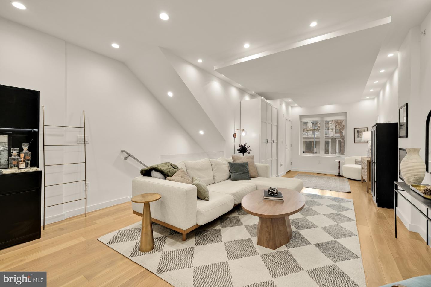 2315 ONTARIO RD NW #1, WASHINGTON, District Of Columbia 20009, 2 Bedrooms Bedrooms, ,2 BathroomsBathrooms,Residential,For sale,2315 ONTARIO RD NW #1,DCDC2245248 MLS # DCDC2245248