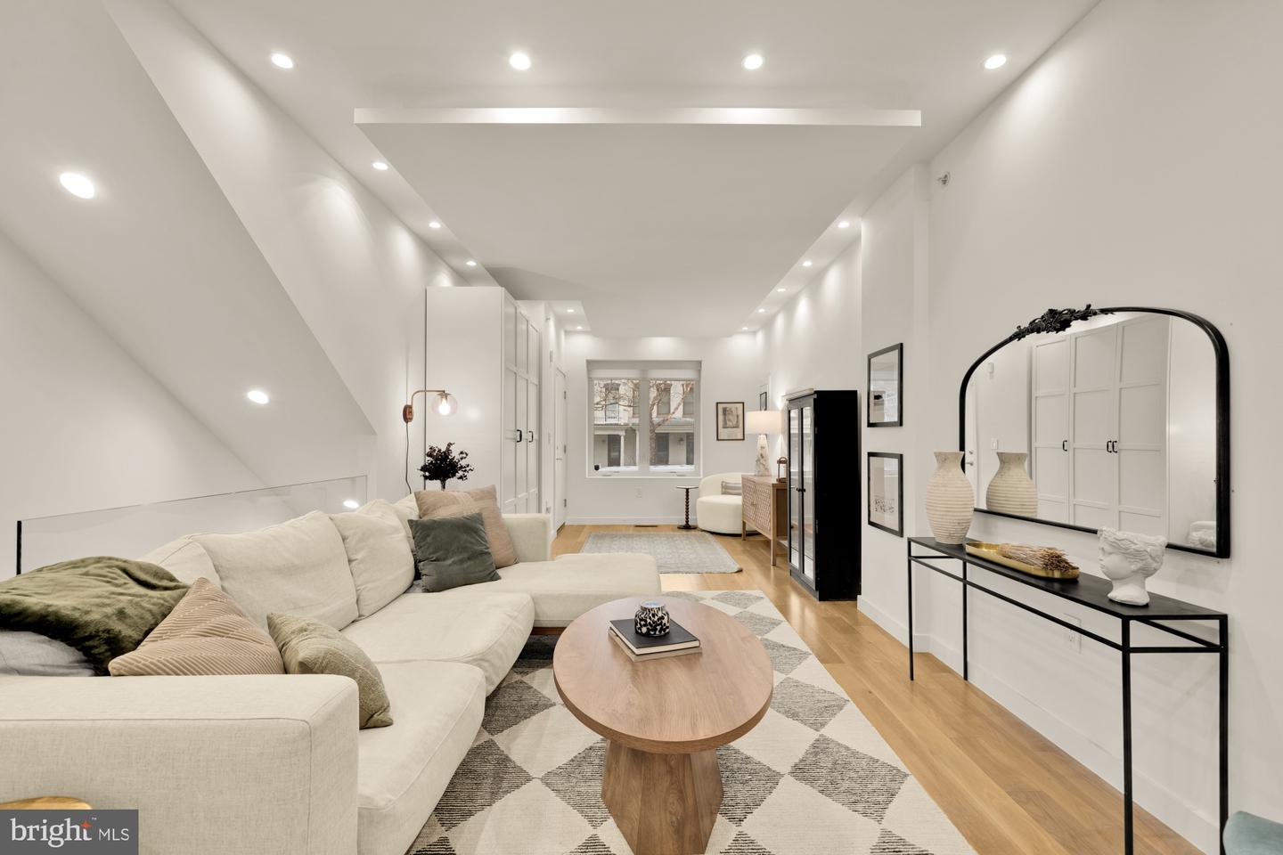 2315 ONTARIO RD NW #1, WASHINGTON, District Of Columbia 20009, 2 Bedrooms Bedrooms, ,2 BathroomsBathrooms,Residential,For sale,2315 ONTARIO RD NW #1,DCDC2245248 MLS # DCDC2245248