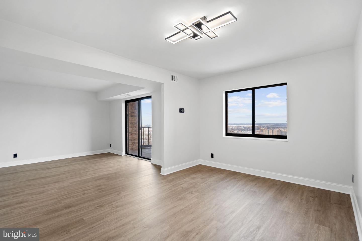 5901 MOUNT EAGLE DR #1102, ALEXANDRIA, Virginia 22303, 1 Bedroom Bedrooms, ,1 BathroomBathrooms,Residential,For sale,5901 MOUNT EAGLE DR #1102,VAFX2289842 MLS # VAFX2289842