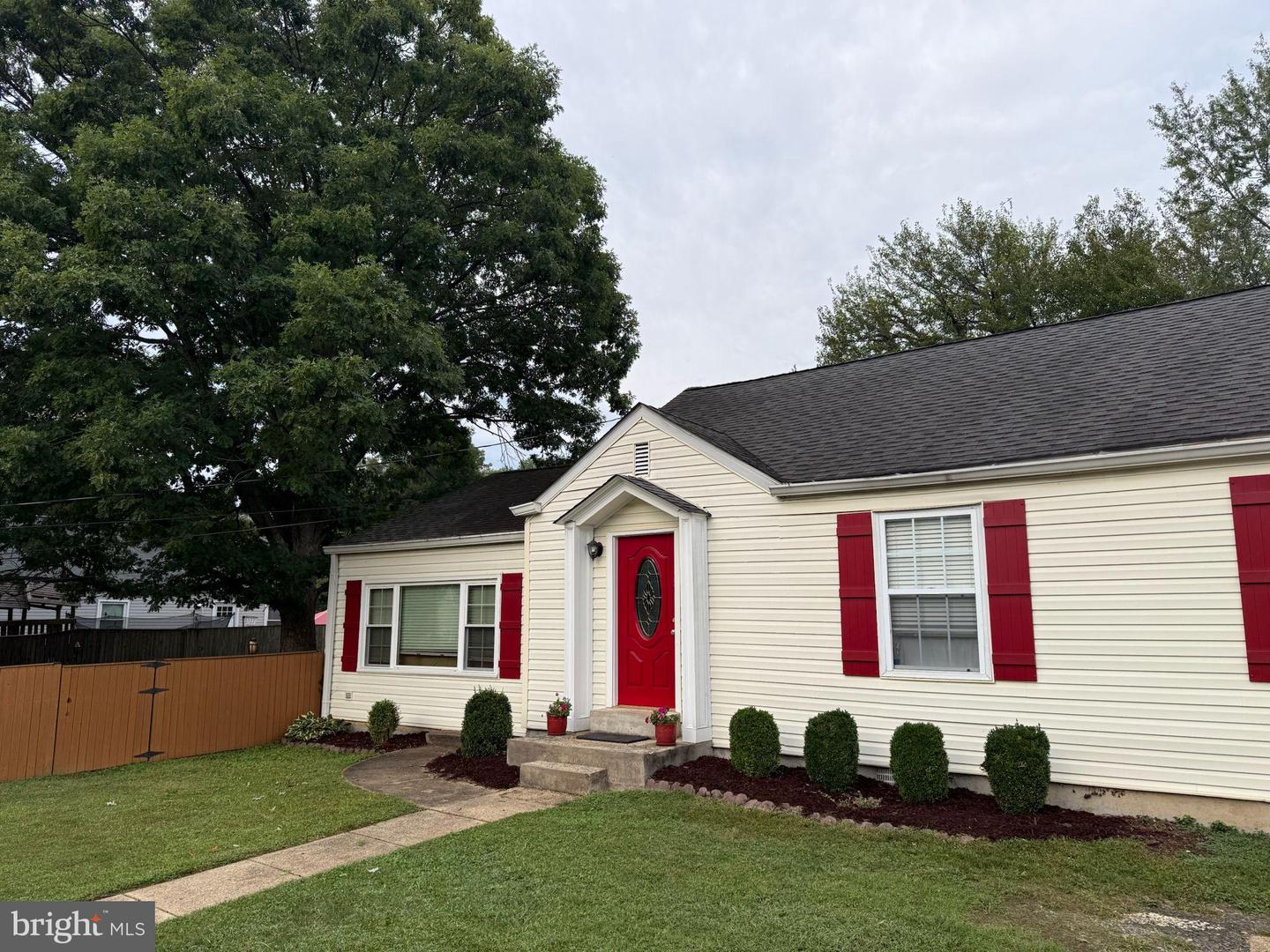 2112 PIMMIT DR, FALLS CHURCH, Virginia 22043, 4 Bedrooms Bedrooms, 6 Rooms Rooms,2 BathroomsBathrooms,Residential,For sale,2112 PIMMIT DR,VAFX2270054 MLS # VAFX2270054