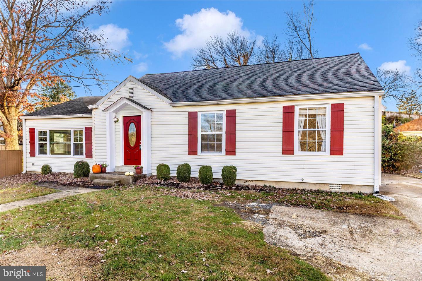 2112 PIMMIT DR, FALLS CHURCH, Virginia 22043, 4 Bedrooms Bedrooms, 6 Rooms Rooms,2 BathroomsBathrooms,Residential,For sale,2112 PIMMIT DR,VAFX2270054 MLS # VAFX2270054