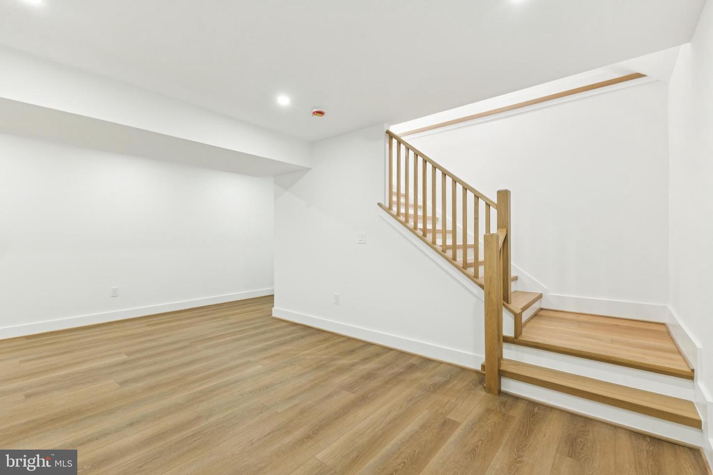 2919 LAWRENCE DR, FALLS CHURCH, Virginia 22042, 6 Bedrooms Bedrooms, ,6 BathroomsBathrooms,Residential,For sale,2919 LAWRENCE DR,VAFX2270668 MLS # VAFX2270668