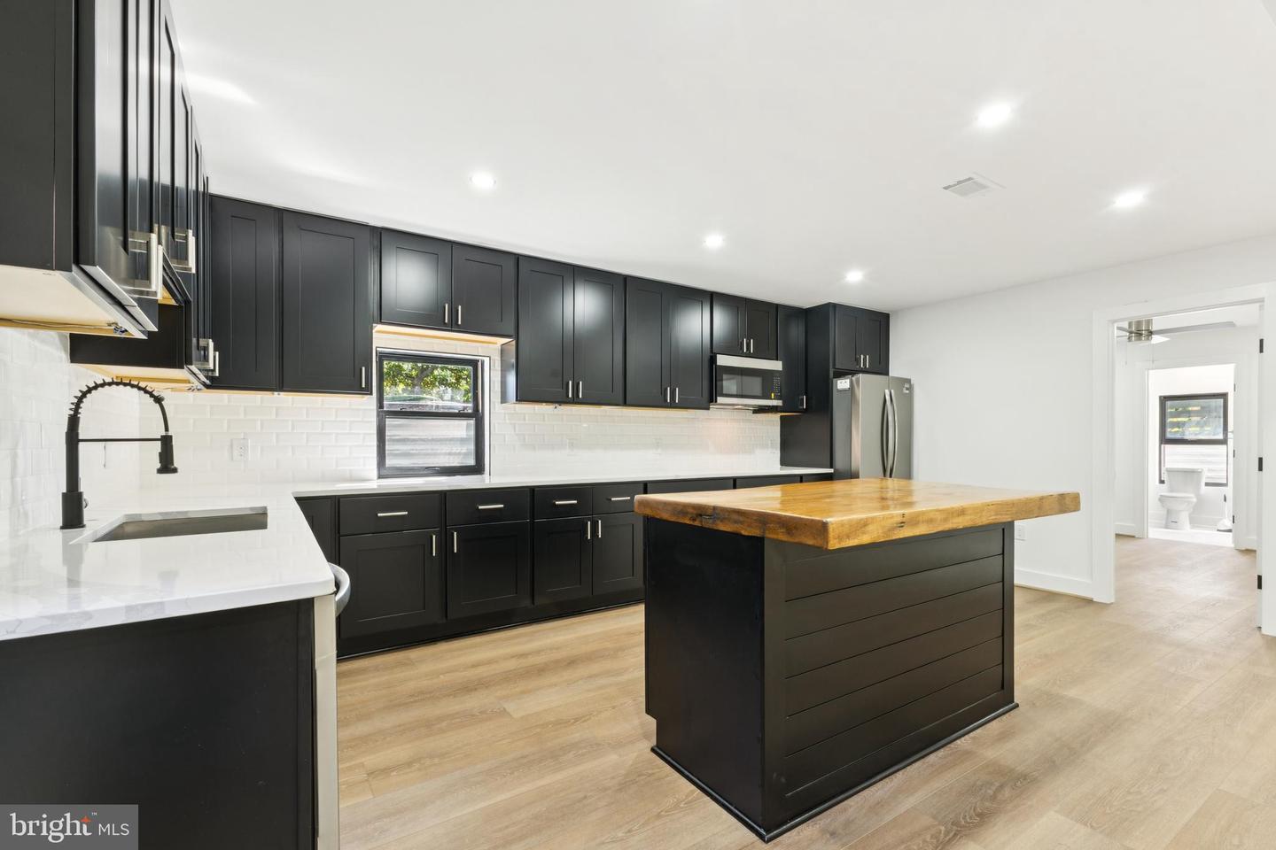 2919 LAWRENCE DR, FALLS CHURCH, Virginia 22042, 6 Bedrooms Bedrooms, ,6 BathroomsBathrooms,Residential,For sale,2919 LAWRENCE DR,VAFX2270668 MLS # VAFX2270668