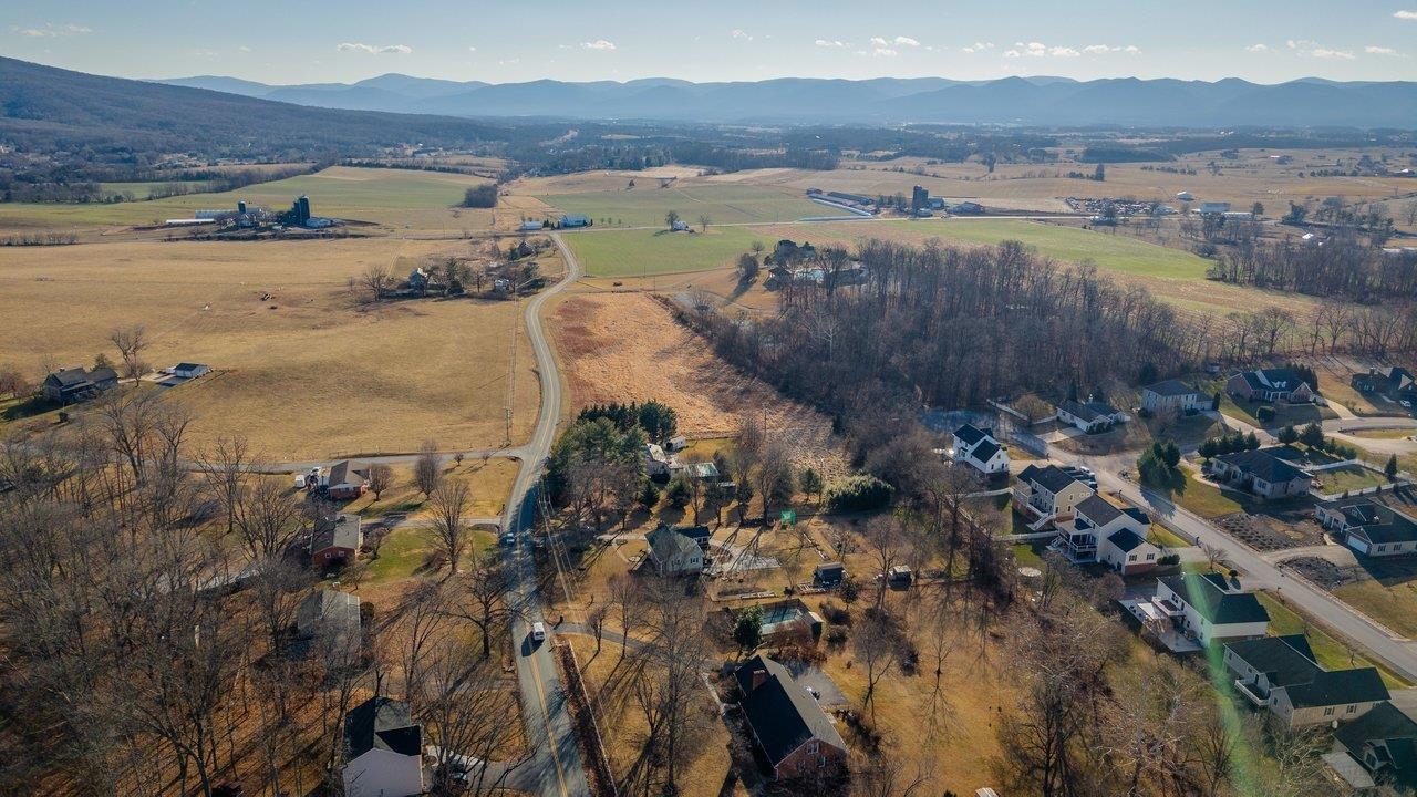 4634 SHEN LAKE DR, ROCKINGHAM, Virginia 22801, 5 Bedrooms Bedrooms, ,3 BathroomsBathrooms,Residential,4634 SHEN LAKE DR,672999 MLS # 672999