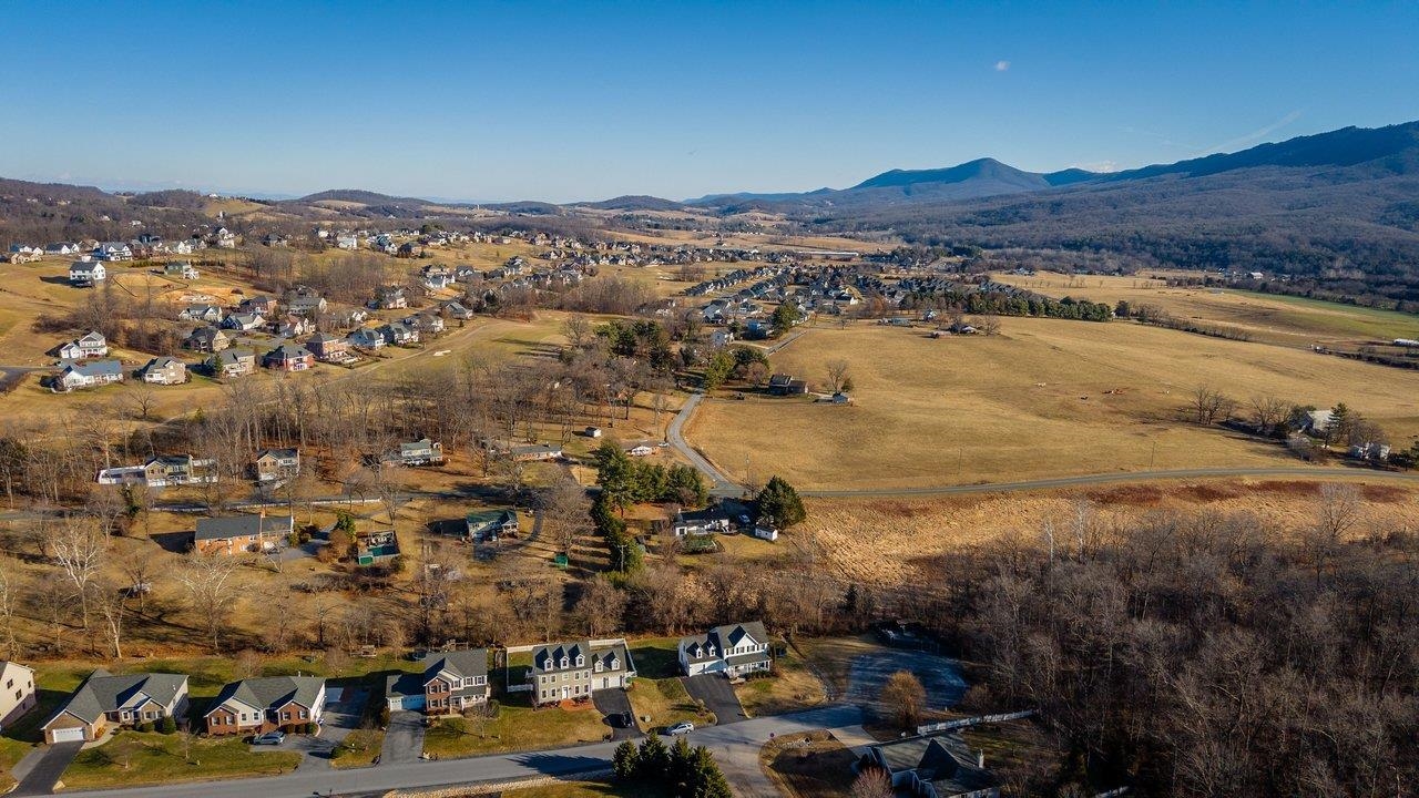 4634 SHEN LAKE DR, ROCKINGHAM, Virginia 22801, 5 Bedrooms Bedrooms, ,3 BathroomsBathrooms,Residential,4634 SHEN LAKE DR,672999 MLS # 672999