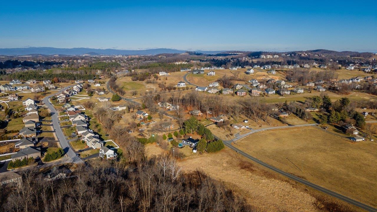 4634 SHEN LAKE DR, ROCKINGHAM, Virginia 22801, 5 Bedrooms Bedrooms, ,3 BathroomsBathrooms,Residential,4634 SHEN LAKE DR,672999 MLS # 672999