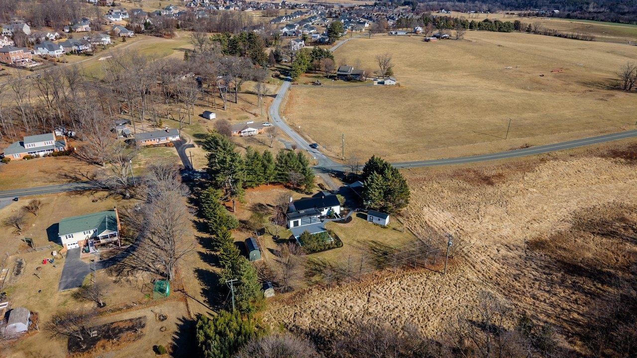 4634 SHEN LAKE DR, ROCKINGHAM, Virginia 22801, 5 Bedrooms Bedrooms, ,3 BathroomsBathrooms,Residential,4634 SHEN LAKE DR,672999 MLS # 672999