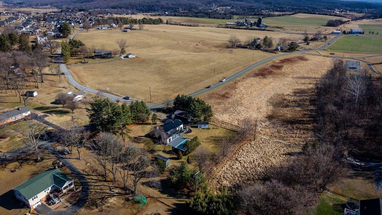 4634 SHEN LAKE DR, ROCKINGHAM, Virginia 22801, 5 Bedrooms Bedrooms, ,3 BathroomsBathrooms,Residential,4634 SHEN LAKE DR,672999 MLS # 672999