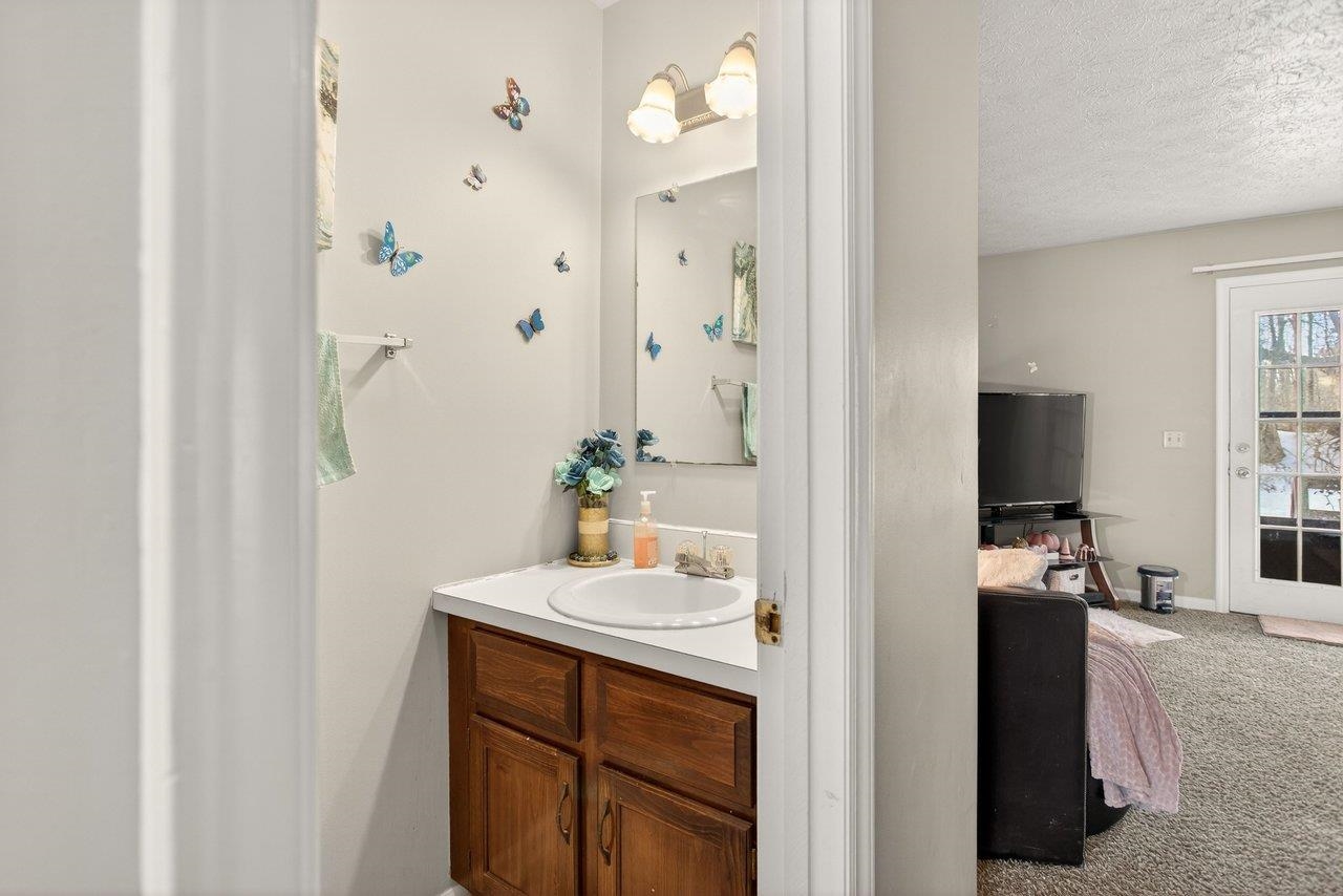 860 VINE ST, HARRISONBURG, Virginia 22801, 2 Bedrooms Bedrooms, ,1 BathroomBathrooms,Residential,860 VINE ST,673018 MLS # 673018