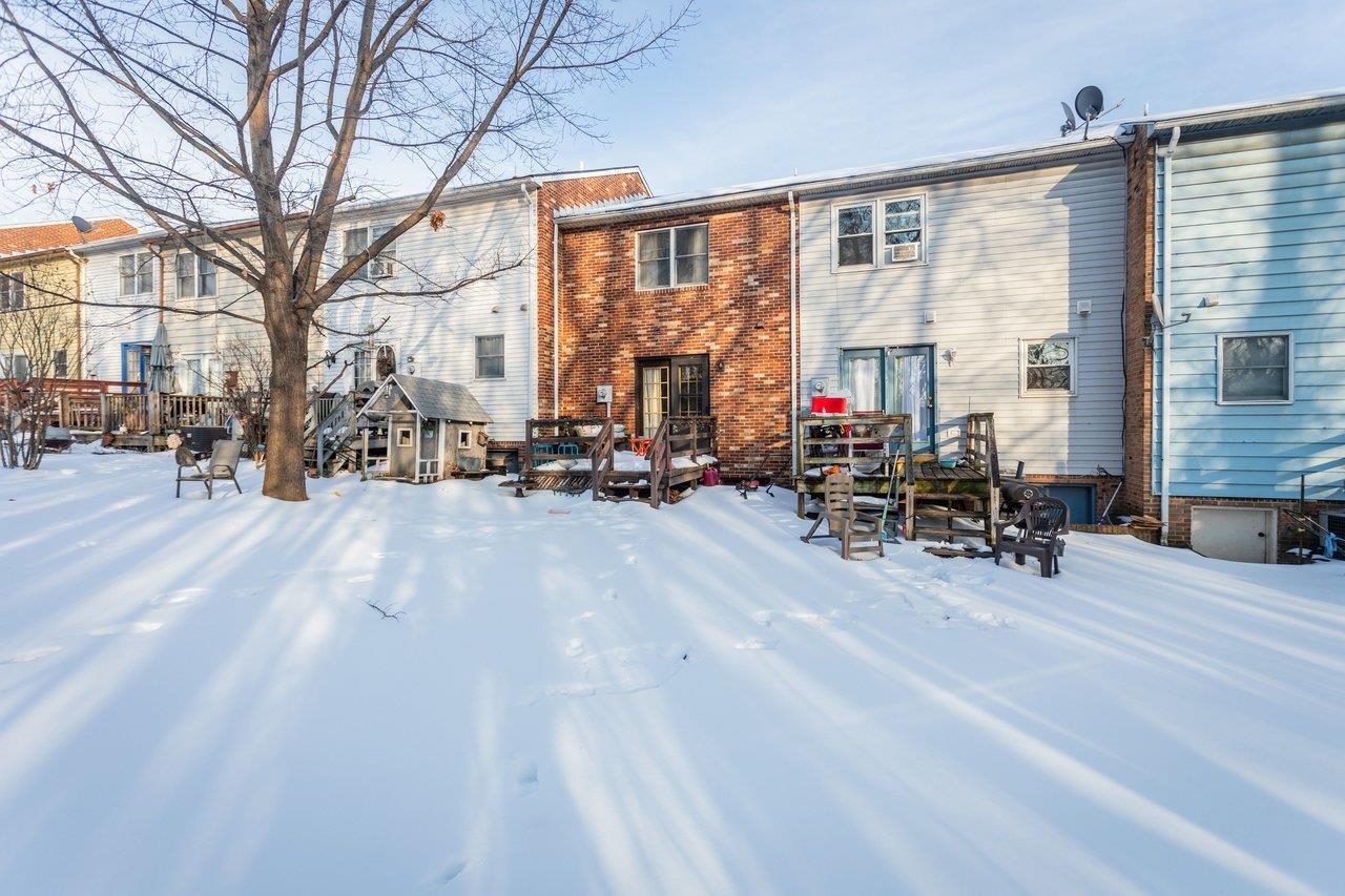 860 VINE ST, HARRISONBURG, Virginia 22801, 2 Bedrooms Bedrooms, ,1 BathroomBathrooms,Residential,860 VINE ST,673018 MLS # 673018