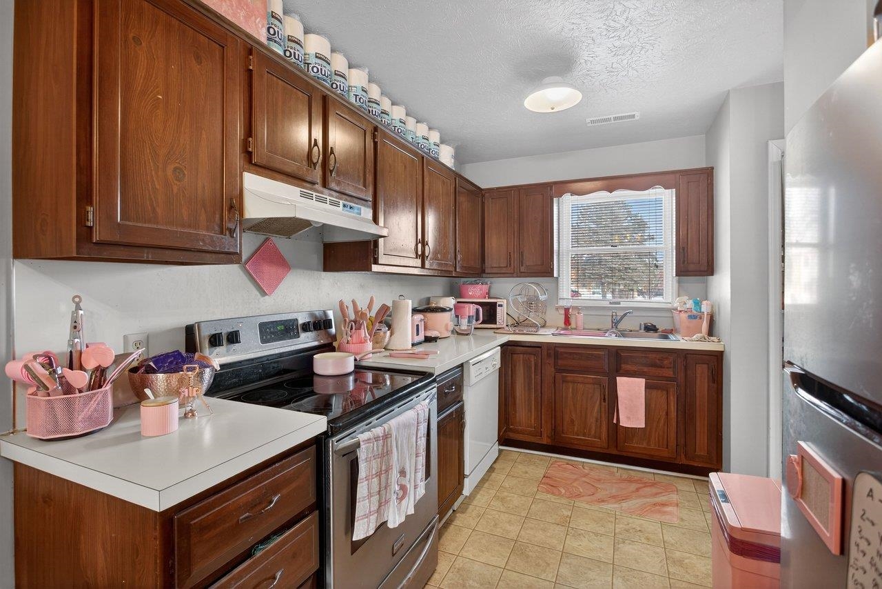 860 VINE ST, HARRISONBURG, Virginia 22801, 2 Bedrooms Bedrooms, ,1 BathroomBathrooms,Residential,860 VINE ST,673018 MLS # 673018