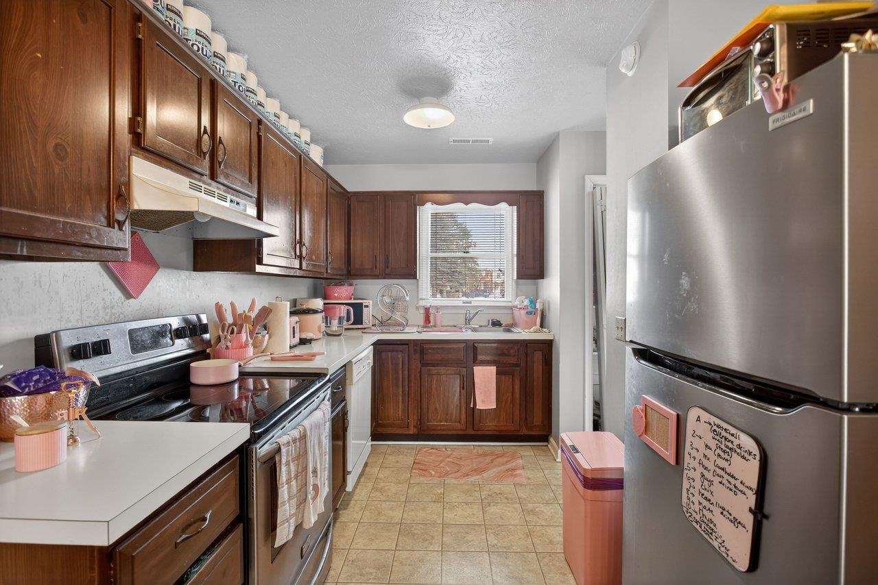 860 VINE ST, HARRISONBURG, Virginia 22801, 2 Bedrooms Bedrooms, ,1 BathroomBathrooms,Residential,860 VINE ST,673018 MLS # 673018