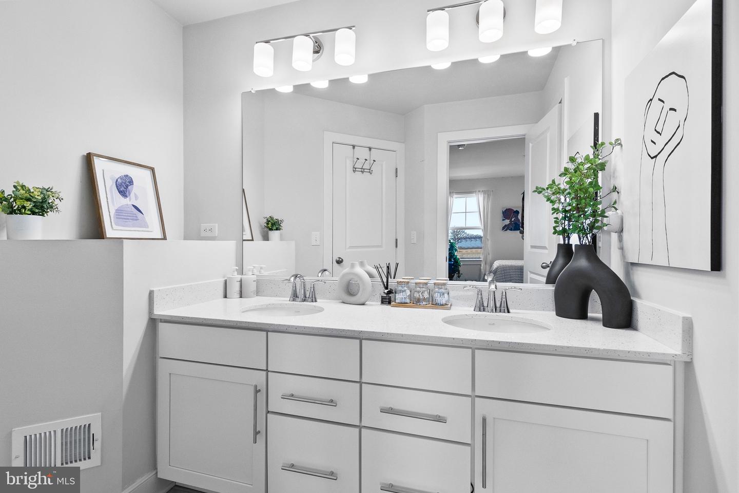 1672 SANDPIPER BAY LOOP, DUMFRIES, Virginia 22026, 3 Bedrooms Bedrooms, ,2 BathroomsBathrooms,Residential,For sale,1672 SANDPIPER BAY LOOP,VAPW2107736 MLS # VAPW2107736