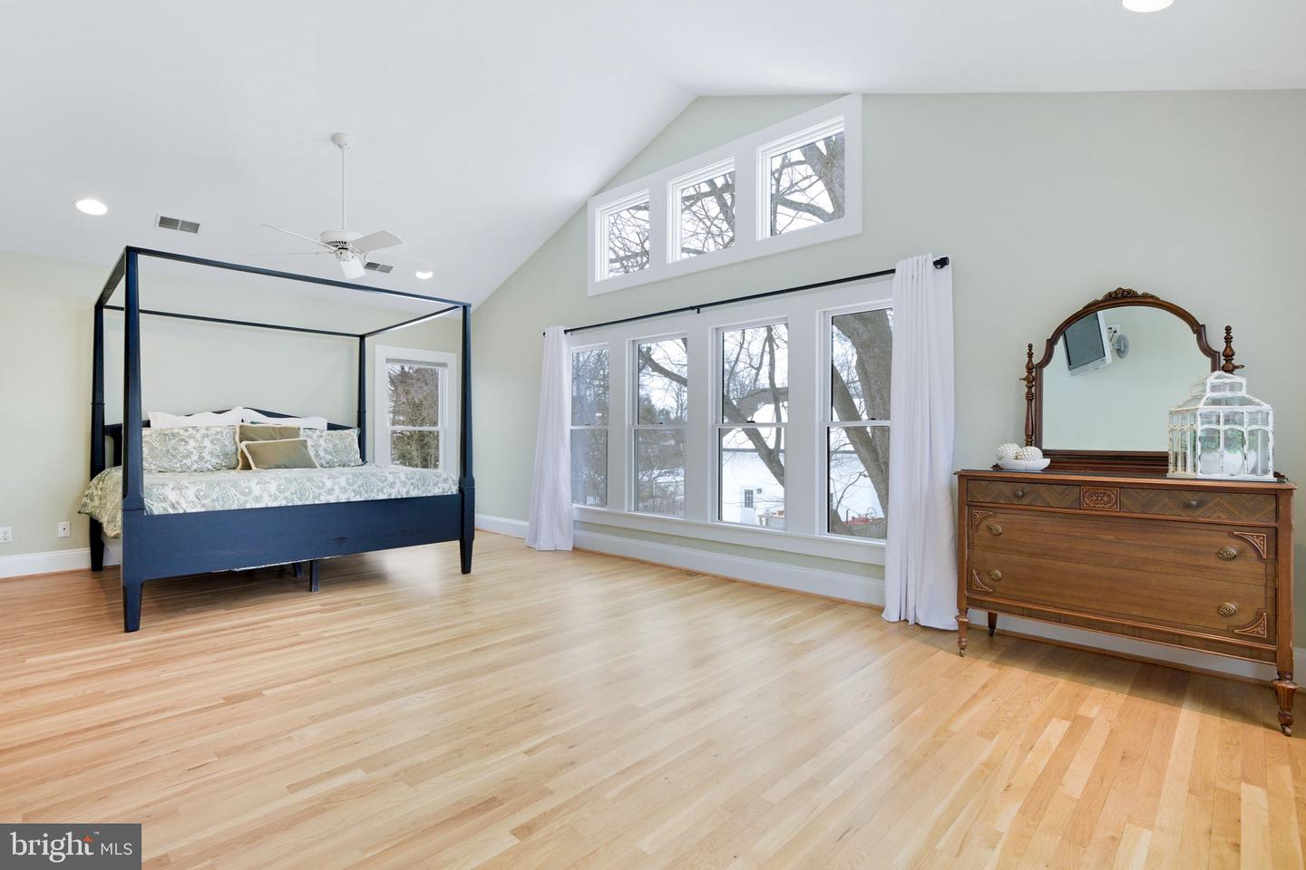 126 S 29TH ST, PURCELLVILLE, Virginia 20132, 4 Bedrooms Bedrooms, ,3 BathroomsBathrooms,Residential,For sale,126 S 29TH ST,VALO2113658 MLS # VALO2113658