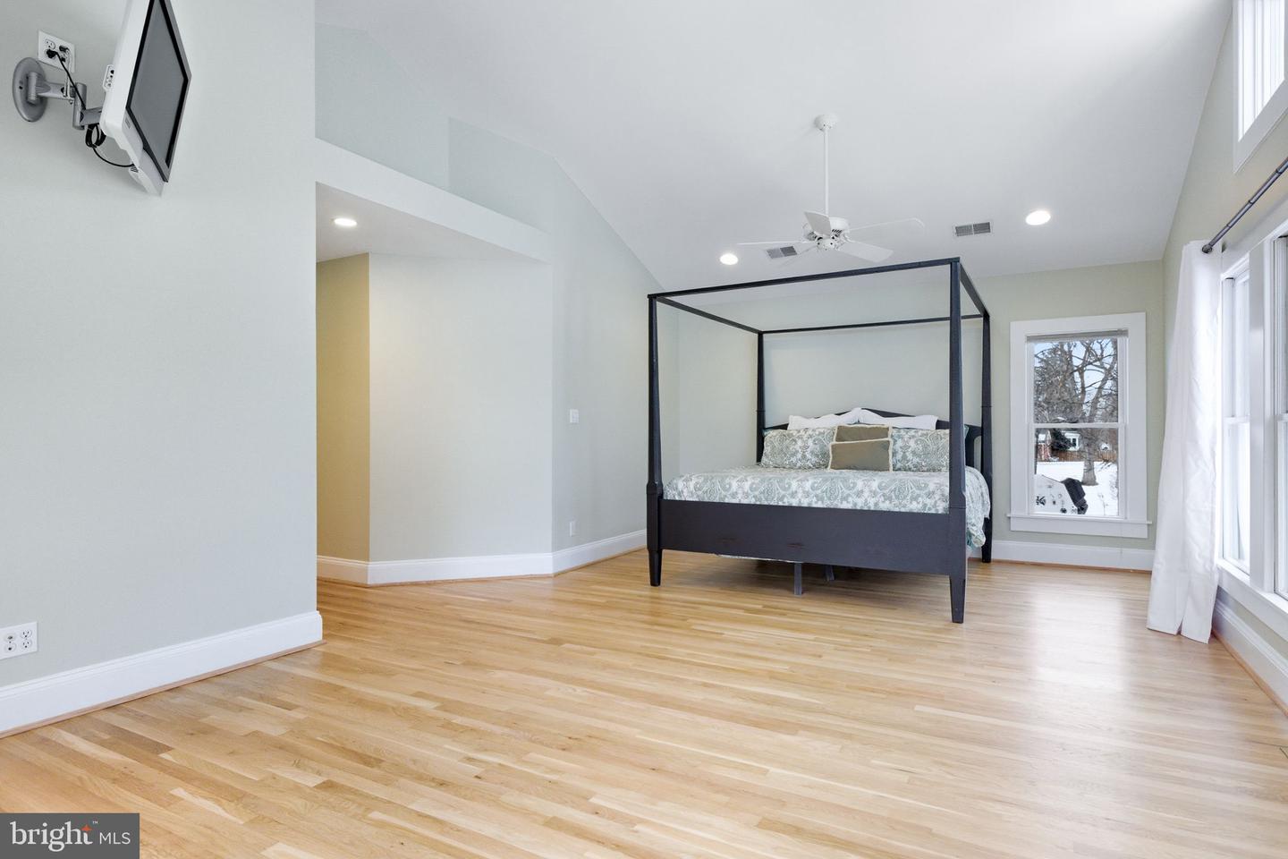 126 S 29TH ST, PURCELLVILLE, Virginia 20132, 4 Bedrooms Bedrooms, ,3 BathroomsBathrooms,Residential,For sale,126 S 29TH ST,VALO2113658 MLS # VALO2113658