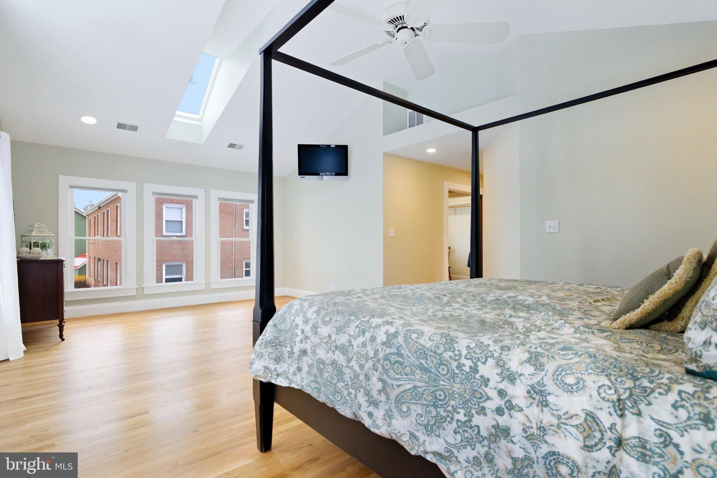 126 S 29TH ST, PURCELLVILLE, Virginia 20132, 4 Bedrooms Bedrooms, ,3 BathroomsBathrooms,Residential,For sale,126 S 29TH ST,VALO2113658 MLS # VALO2113658