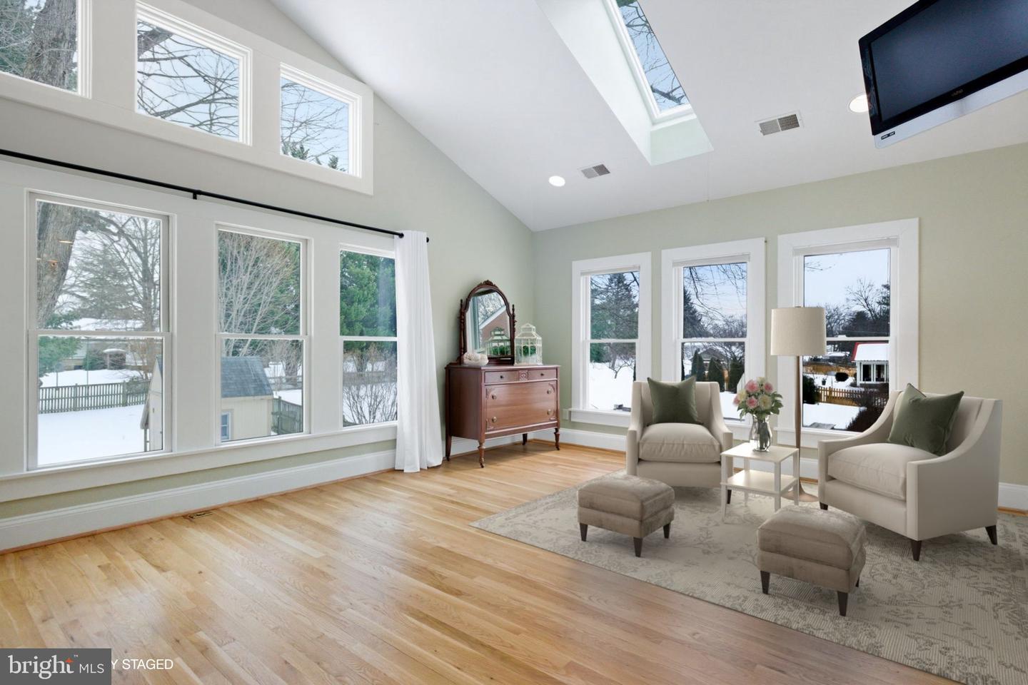 126 S 29TH ST, PURCELLVILLE, Virginia 20132, 4 Bedrooms Bedrooms, ,3 BathroomsBathrooms,Residential,For sale,126 S 29TH ST,VALO2113658 MLS # VALO2113658