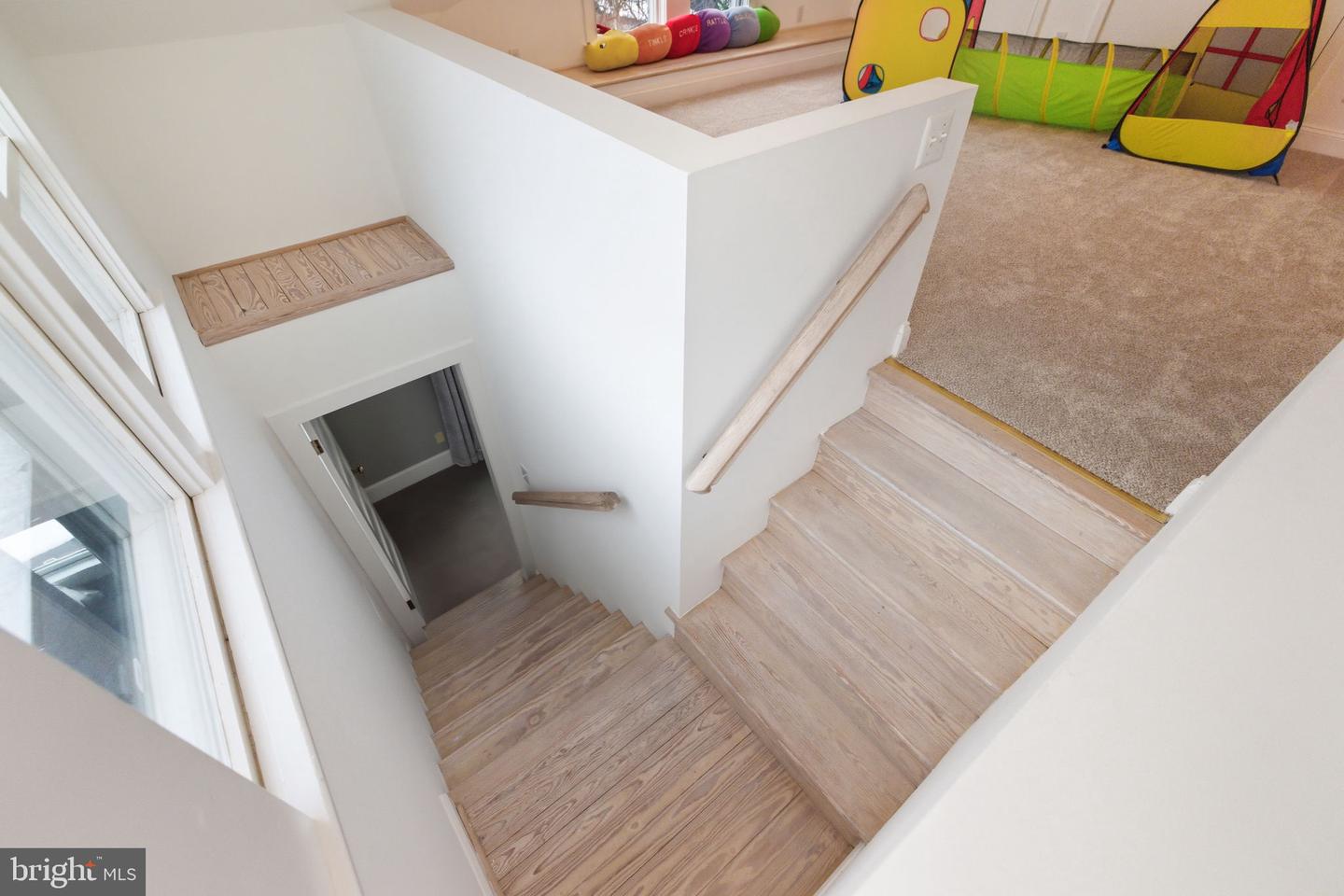 126 S 29TH ST, PURCELLVILLE, Virginia 20132, 4 Bedrooms Bedrooms, ,3 BathroomsBathrooms,Residential,For sale,126 S 29TH ST,VALO2113658 MLS # VALO2113658