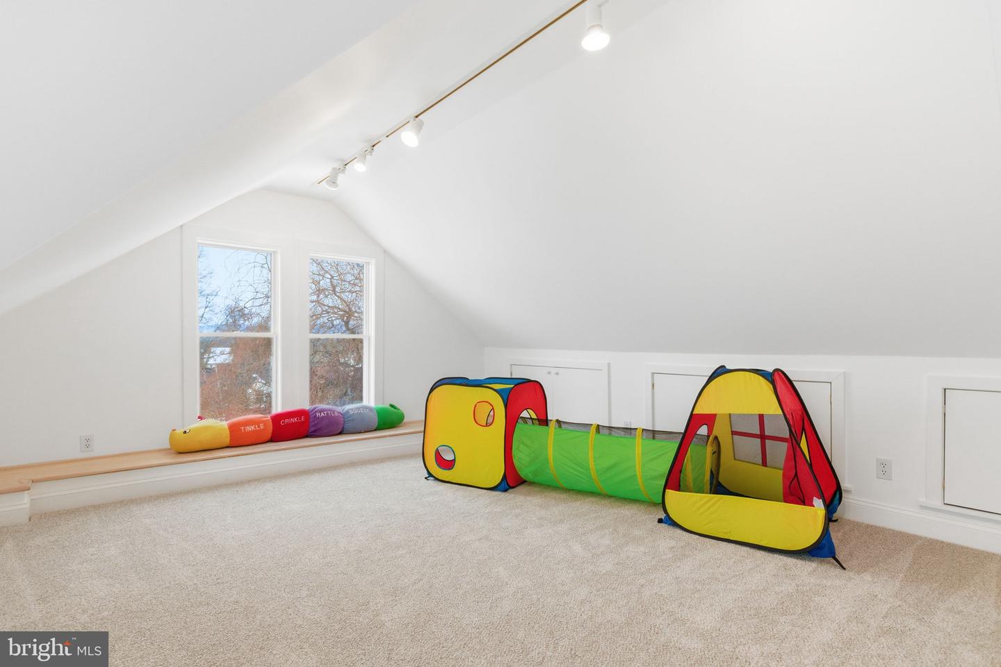 126 S 29TH ST, PURCELLVILLE, Virginia 20132, 4 Bedrooms Bedrooms, ,3 BathroomsBathrooms,Residential,For sale,126 S 29TH ST,VALO2113658 MLS # VALO2113658