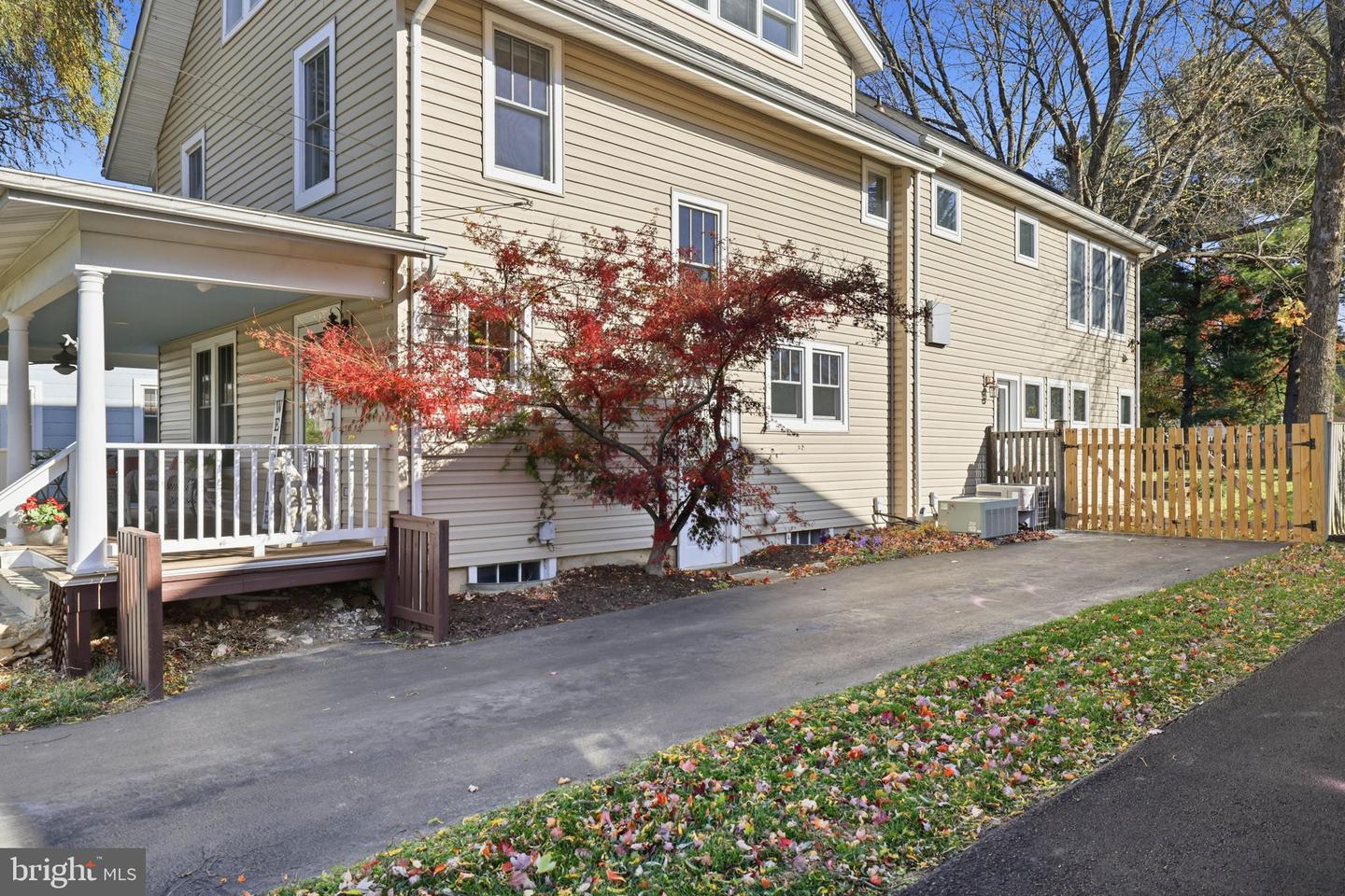 126 S 29TH ST, PURCELLVILLE, Virginia 20132, 4 Bedrooms Bedrooms, ,3 BathroomsBathrooms,Residential,For sale,126 S 29TH ST,VALO2113658 MLS # VALO2113658