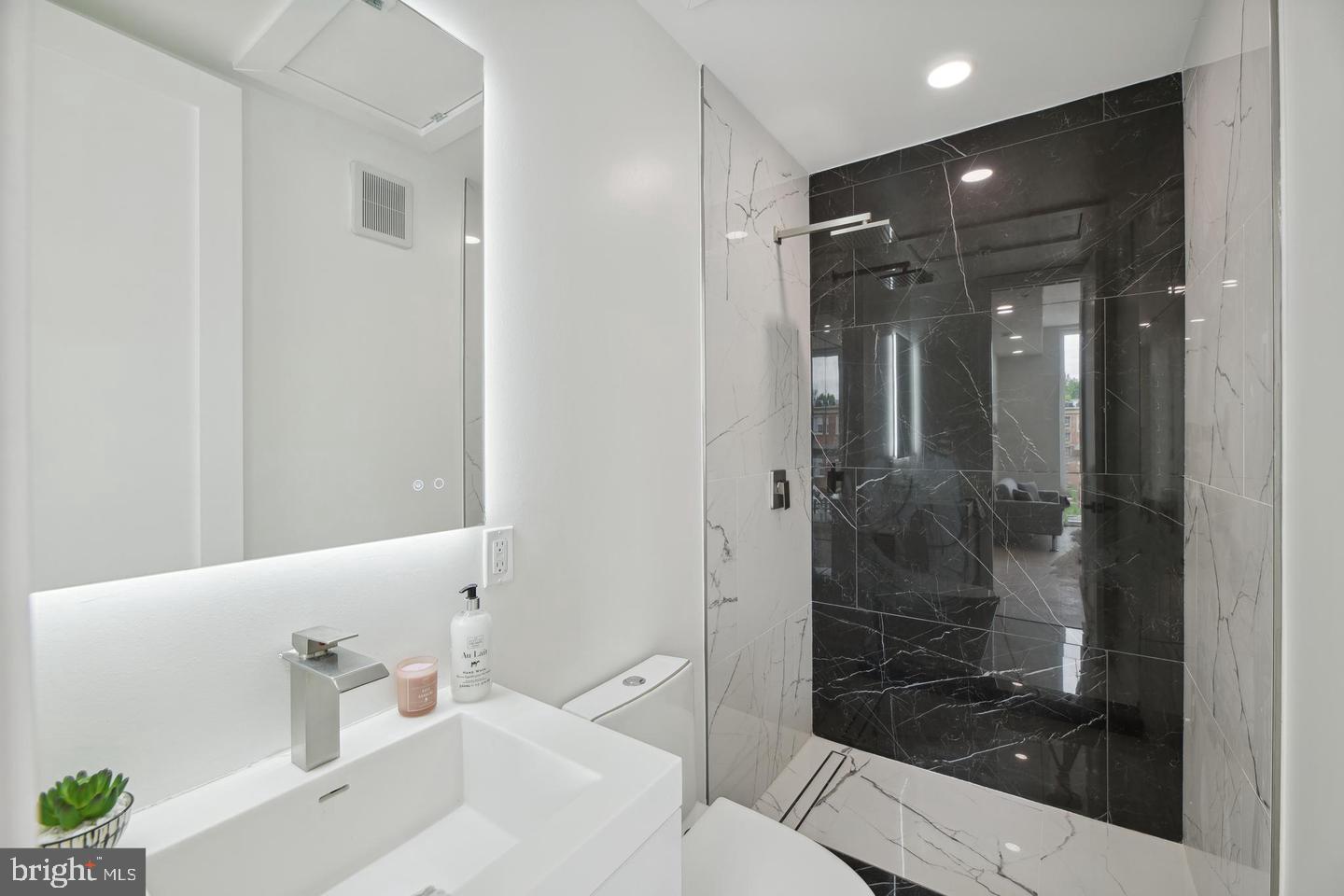 2213 M ST NE #7, WASHINGTON, District Of Columbia 20002, 1 Bedroom Bedrooms, ,1 BathroomBathrooms,Residential,For sale,2213 M ST NE #7,DCDC2243620 MLS # DCDC2243620