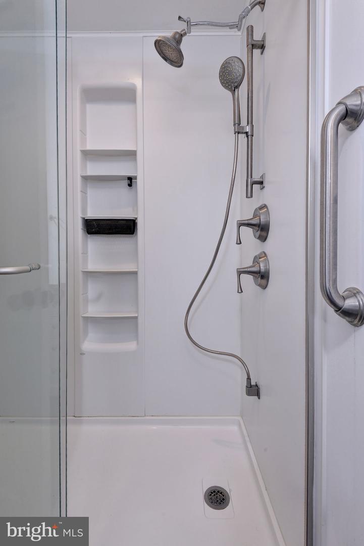 137 LINKS OF LEITH, WILLIAMSBURG, Virginia 23188, 4 Bedrooms Bedrooms, 12 Rooms Rooms,5 BathroomsBathrooms,Residential,For sale,137 LINKS OF LEITH,VAJC2000592 MLS # VAJC2000592