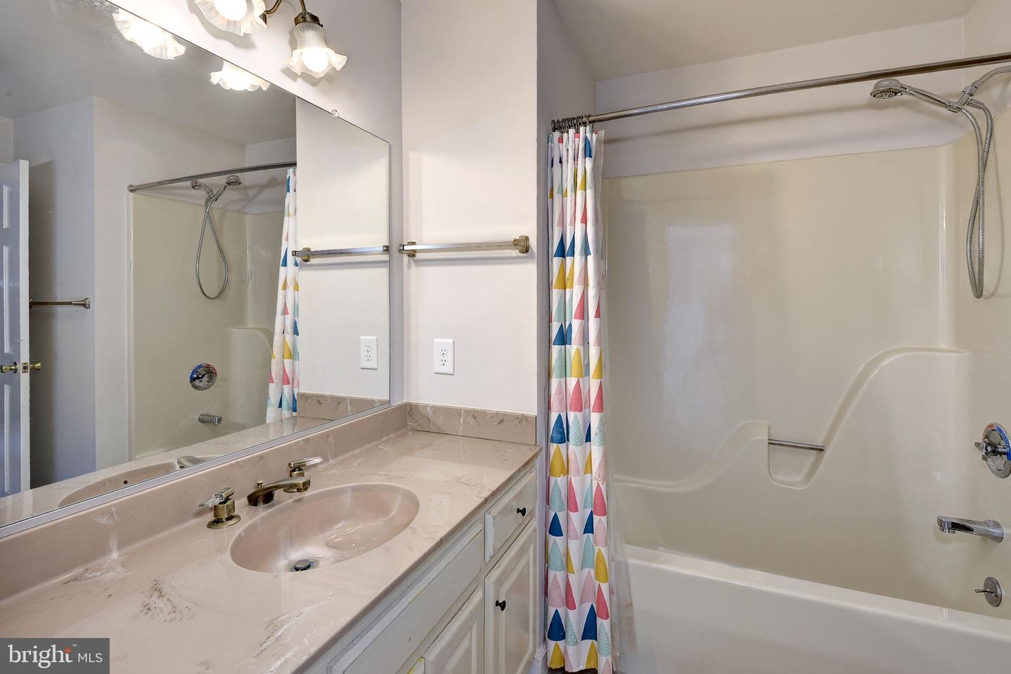 137 LINKS OF LEITH, WILLIAMSBURG, Virginia 23188, 4 Bedrooms Bedrooms, 12 Rooms Rooms,5 BathroomsBathrooms,Residential,For sale,137 LINKS OF LEITH,VAJC2000592 MLS # VAJC2000592