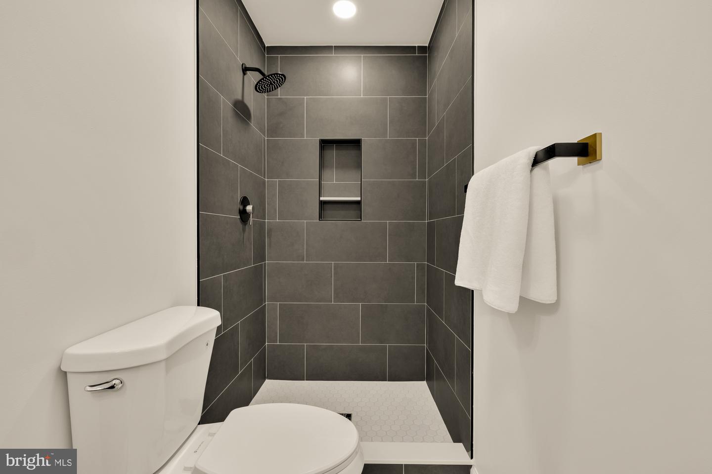 3021 GRAHAM RD, FALLS CHURCH, Virginia 22042, 3 Bedrooms Bedrooms, ,2 BathroomsBathrooms,Residential,For sale,3021 GRAHAM RD,VAFX2288738 MLS # VAFX2288738